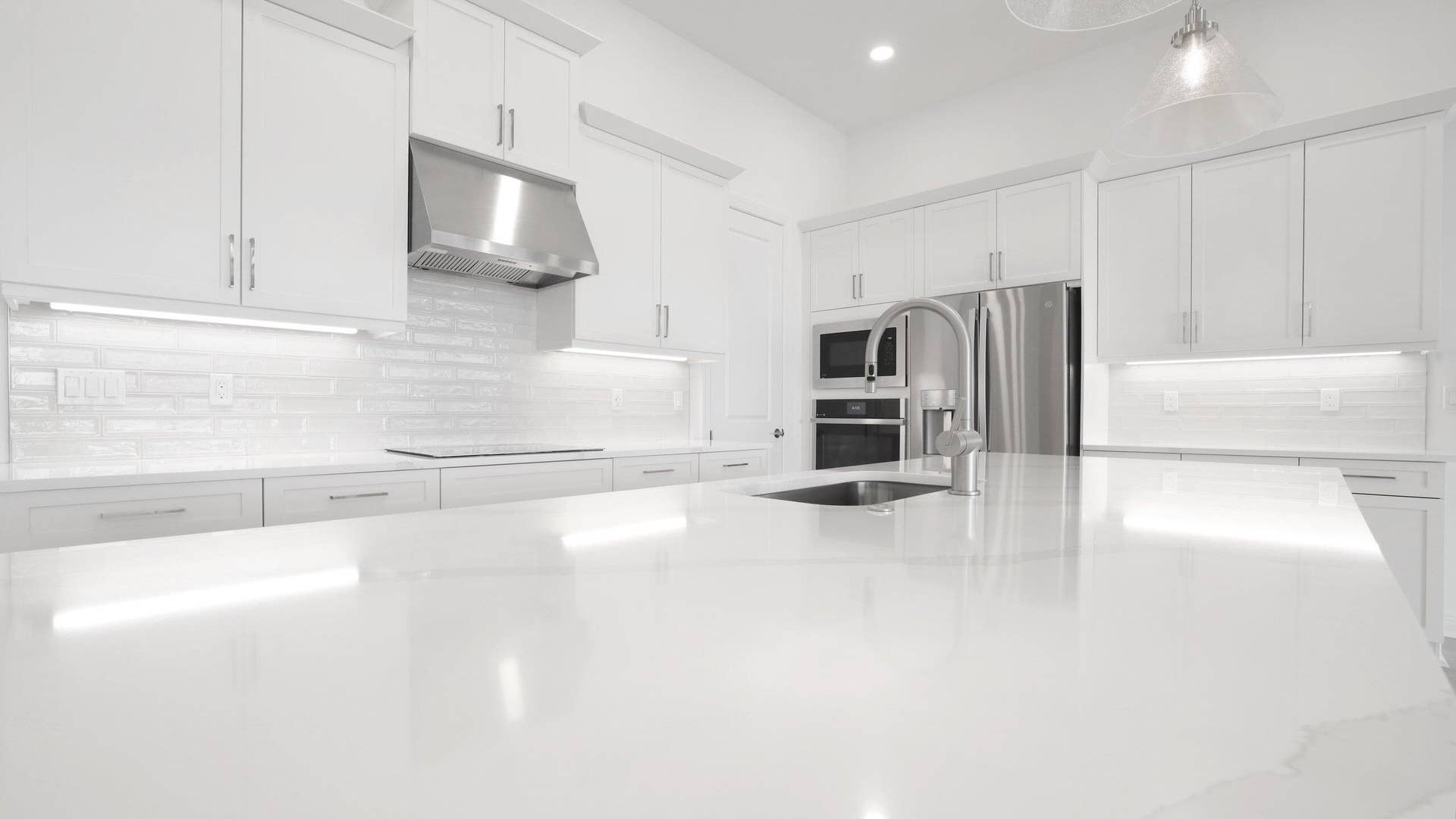 12965 SW LEOPOLD Way, Port St Lucie, FL 34987 Kitchen
