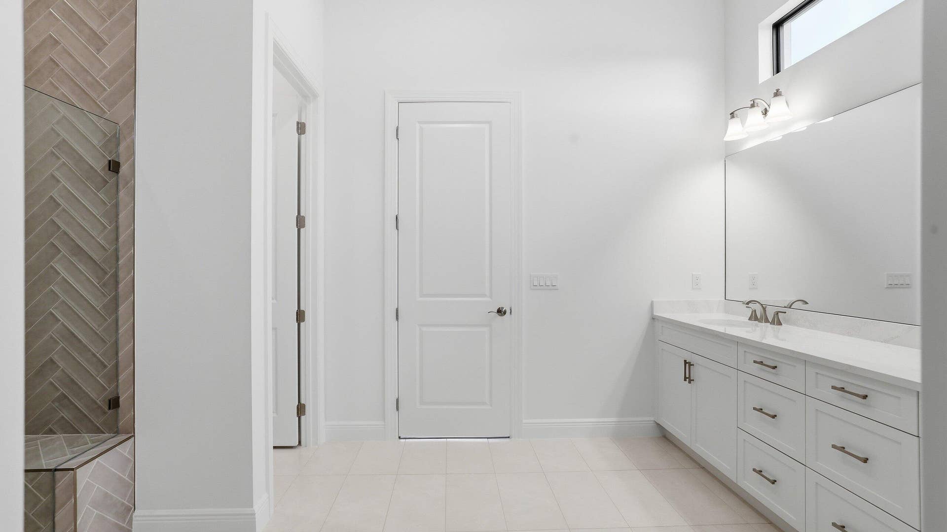 12678 SW Lunata Way, Port St Lucie, FL 34987 Owner's Bath