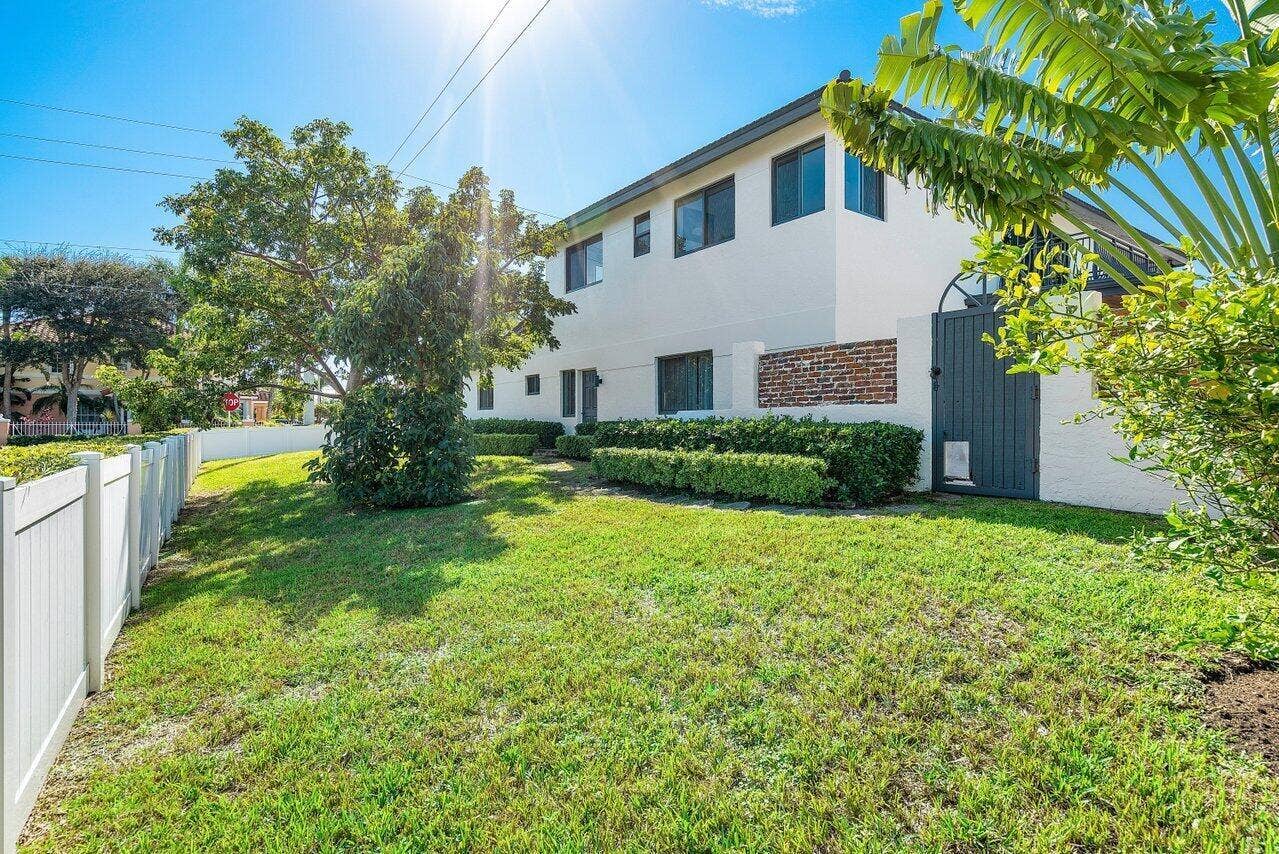 811 SE 31st Street, Boca Raton, FL 33432 042-811Southeast31stStreet-BocaRaton-FL-