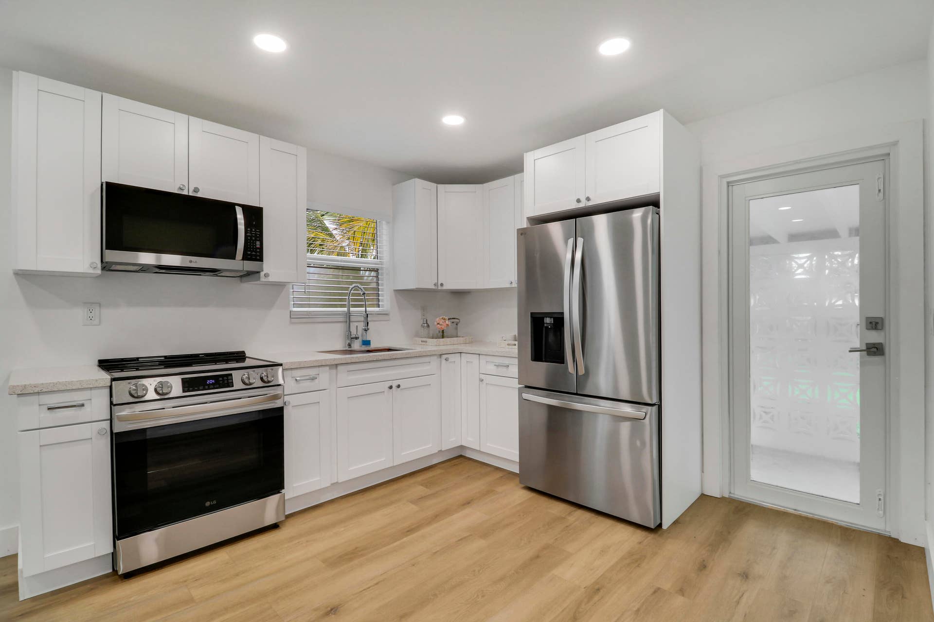 2516 Lorraine Court, North Palm Beach, FL 33403 House-14