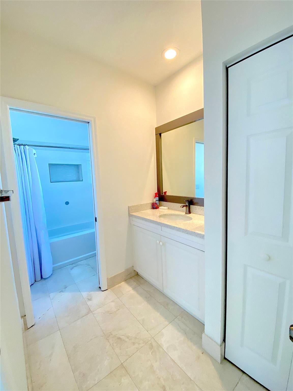 2nd floor Bathroom