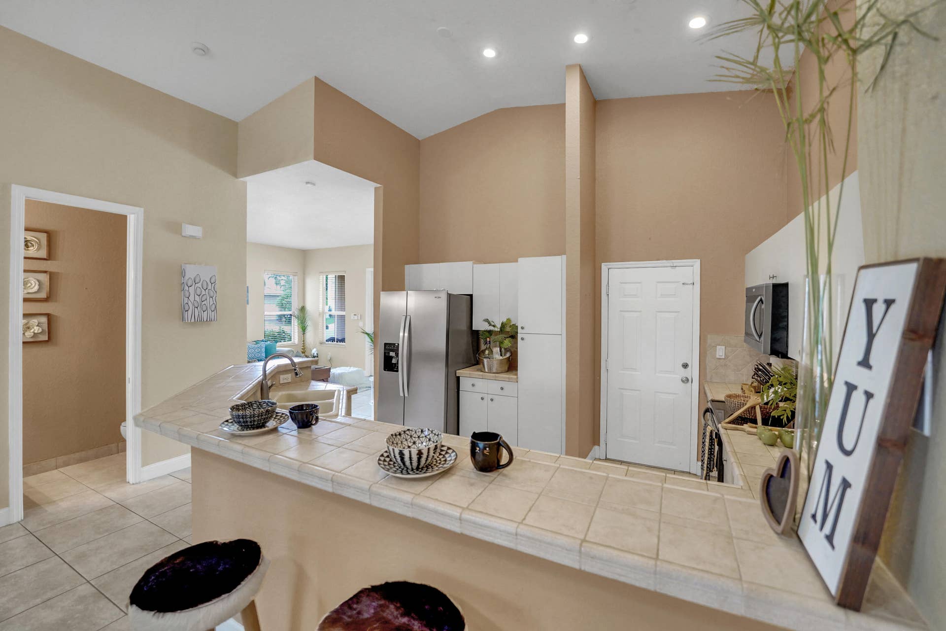 ample kitchen space to cook a nice meal