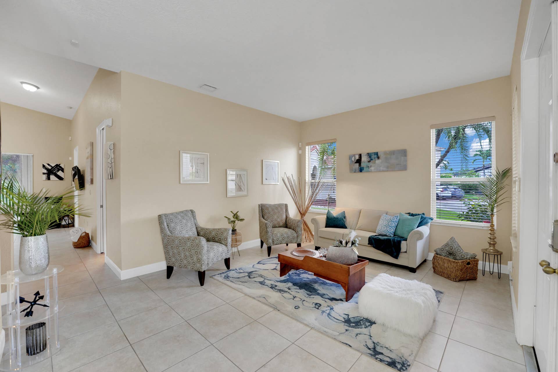 Entrance living room