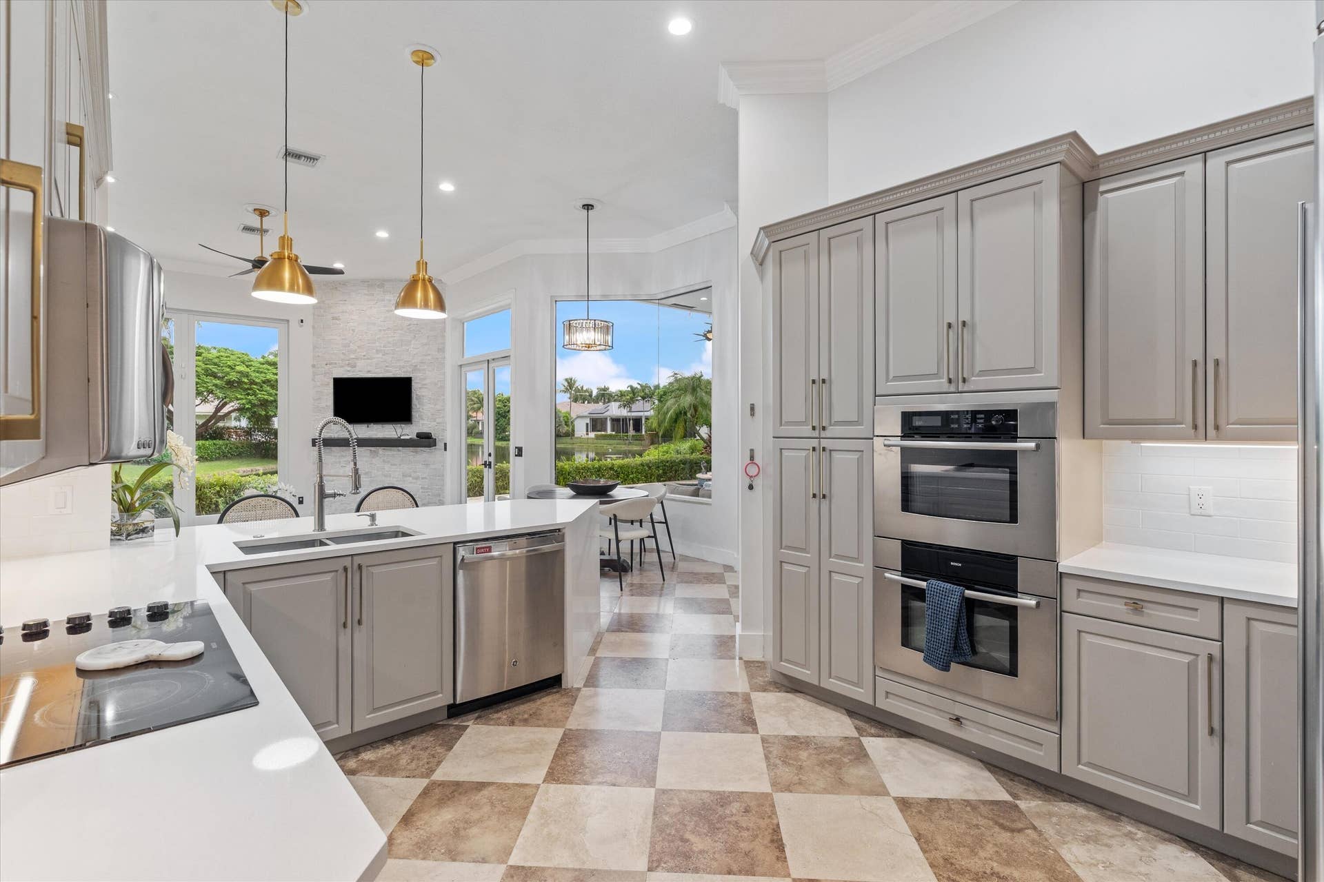 Kitchen w Quartz Counters