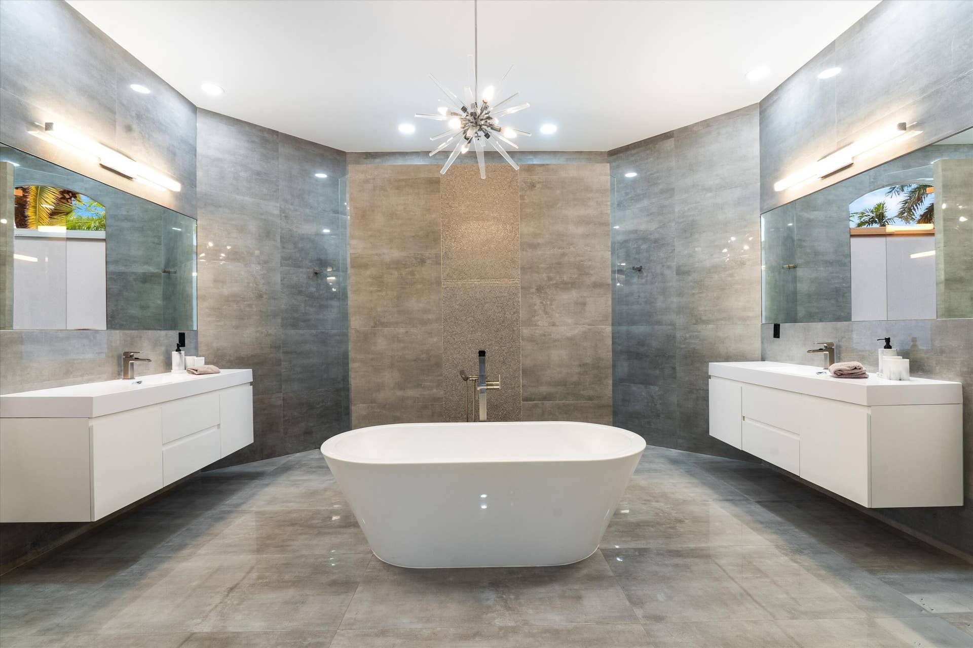 Primary Bath w Freestanding Spa Tub