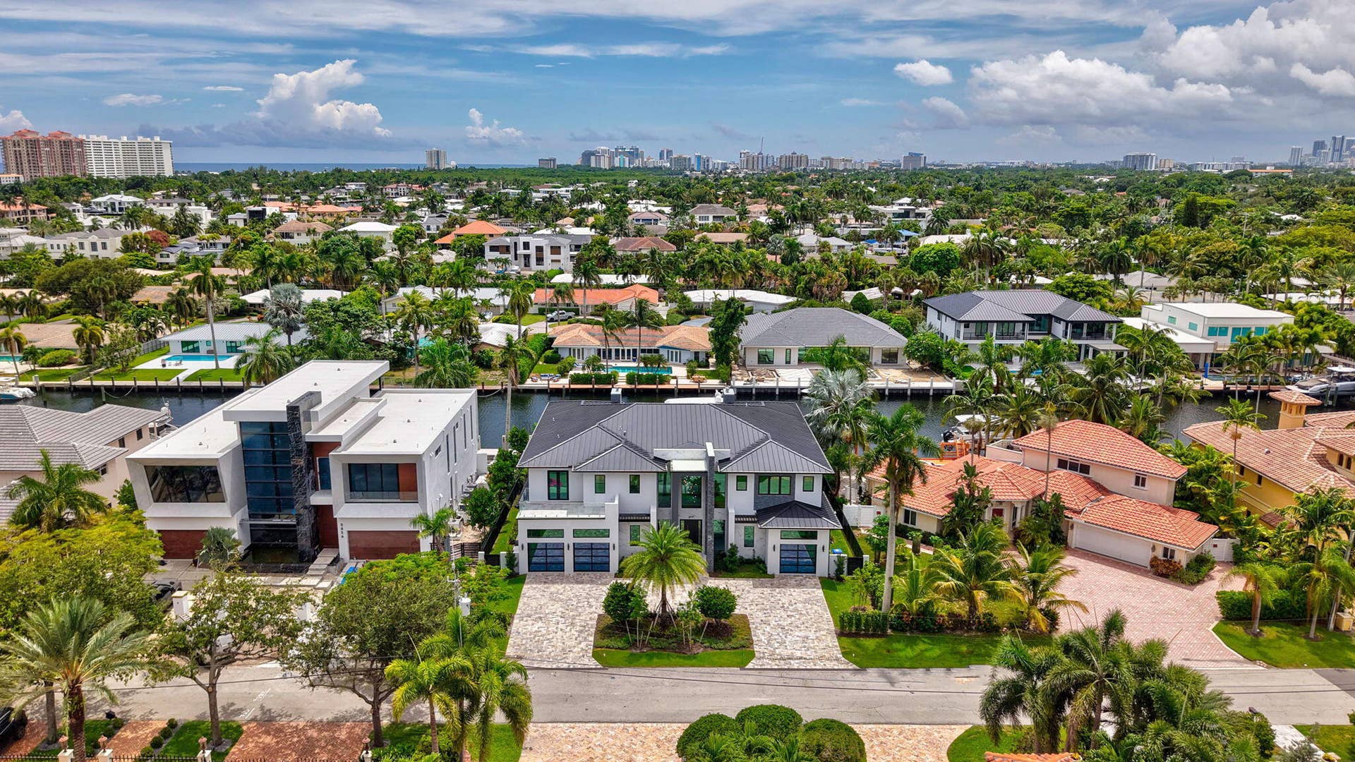2848 NE 26TH Place, Fort Lauderdale, FL 33306 16-web-or-mls-DJI_20260901134159_0016_D_