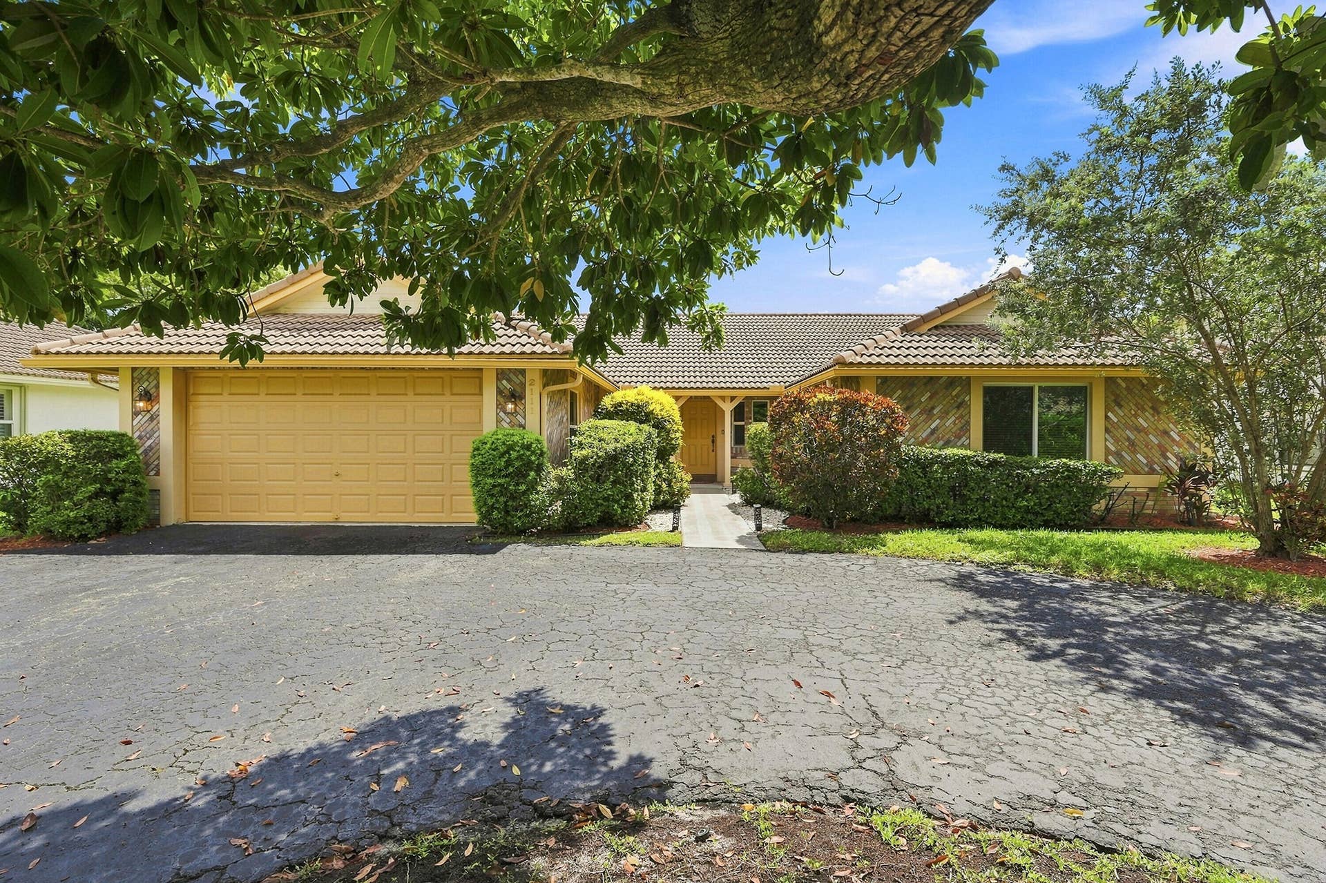 2111 NW 86TH Way, Coral Springs, FL 33071 01_dsc_7038