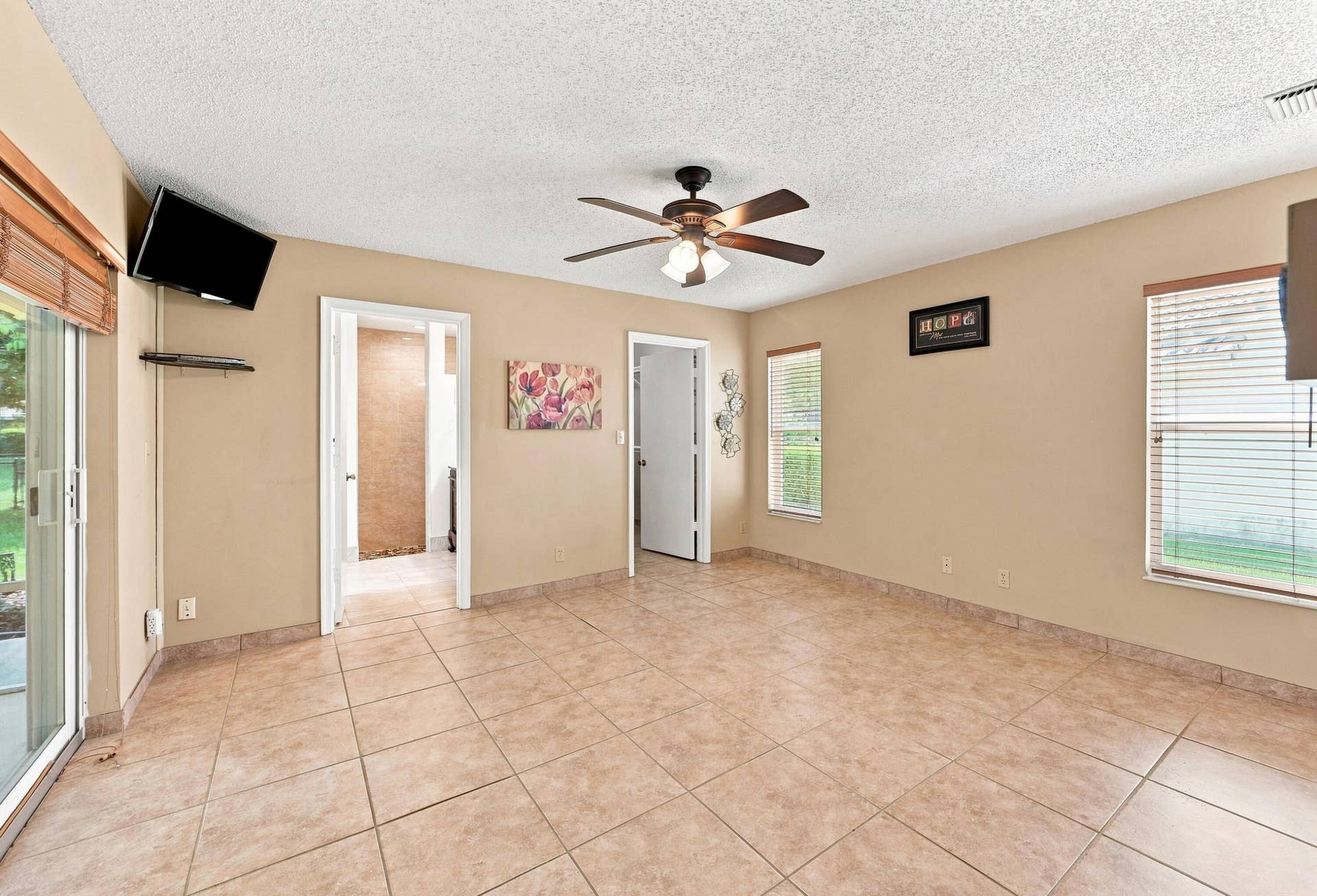 2111 NW 86TH Way, Coral Springs, FL 33071 18_dsc_7113_with_tv