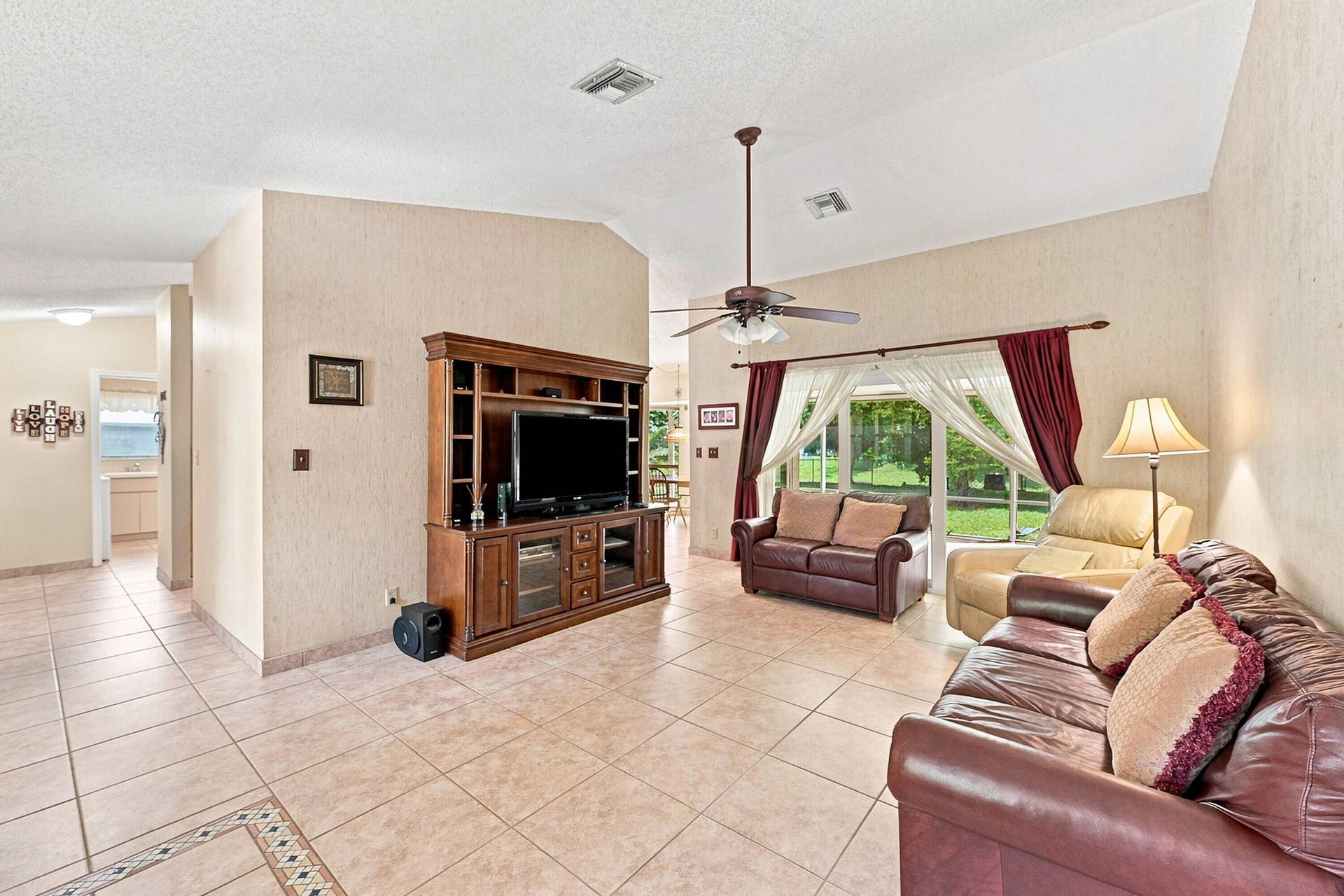 2111 NW 86TH Way, Coral Springs, FL 33071 05_dsc_7053_with_tv