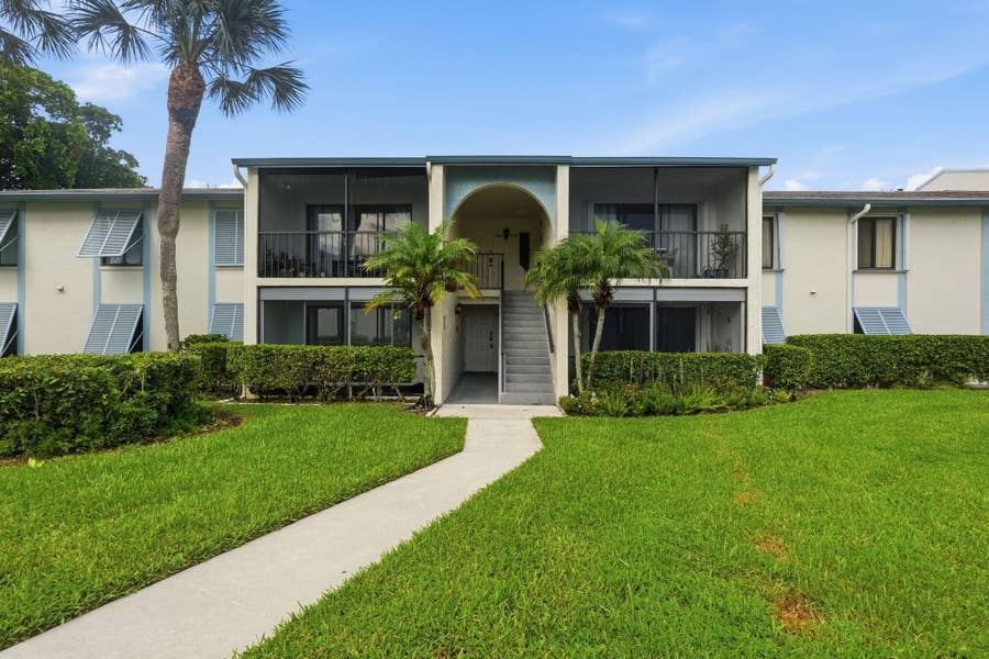Property photo for 1104 GREEN PINE Boulevard, #G1, West Palm Beach, FL