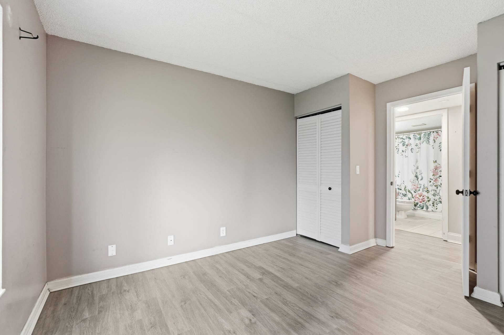 10-web-or-mls-1104_Green_Pine_Boulevard_