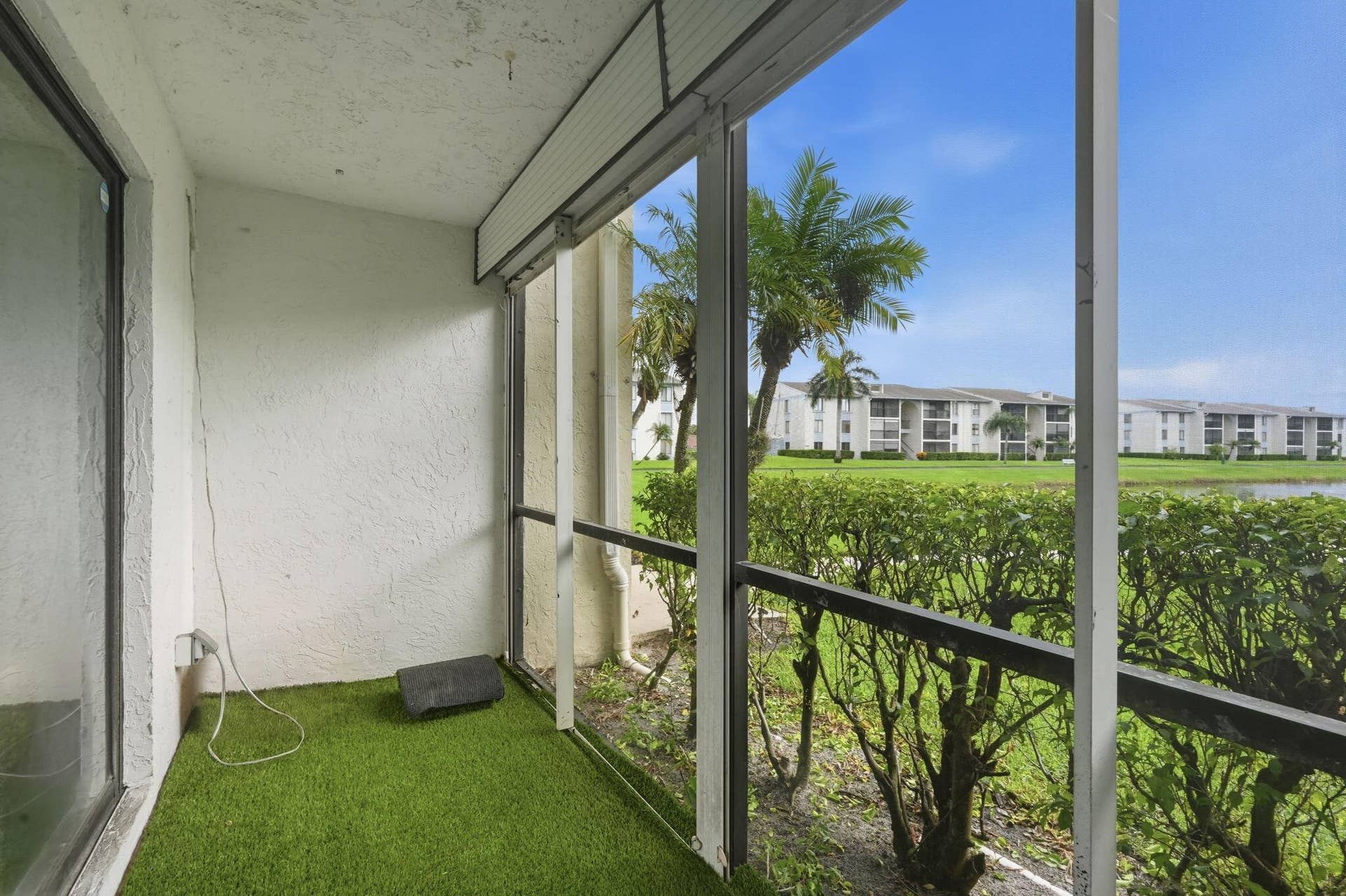 30-web-or-mls-1104_Green_Pine_Boulevard_