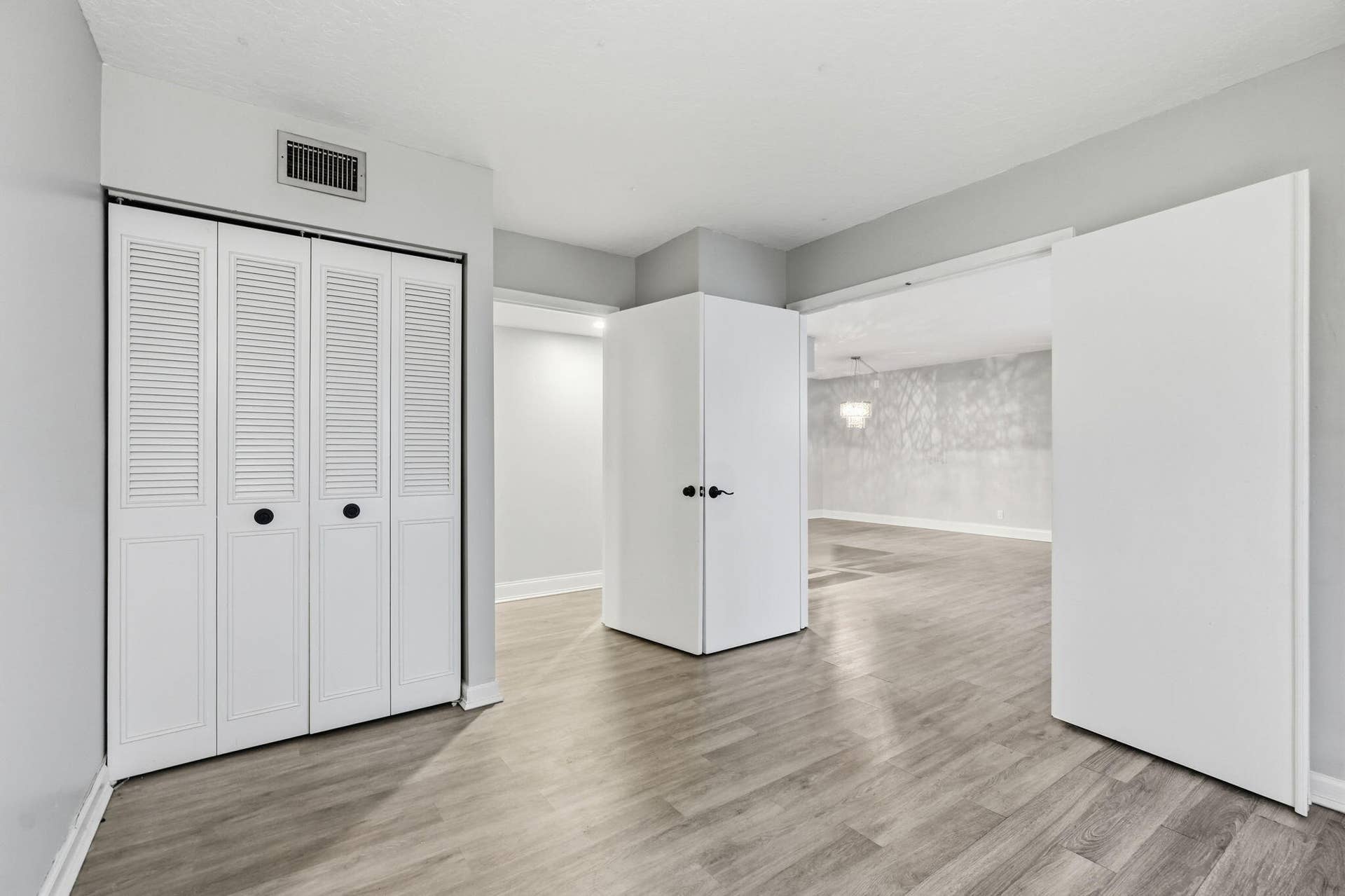 13-web-or-mls-1104_Green_Pine_Boulevard_