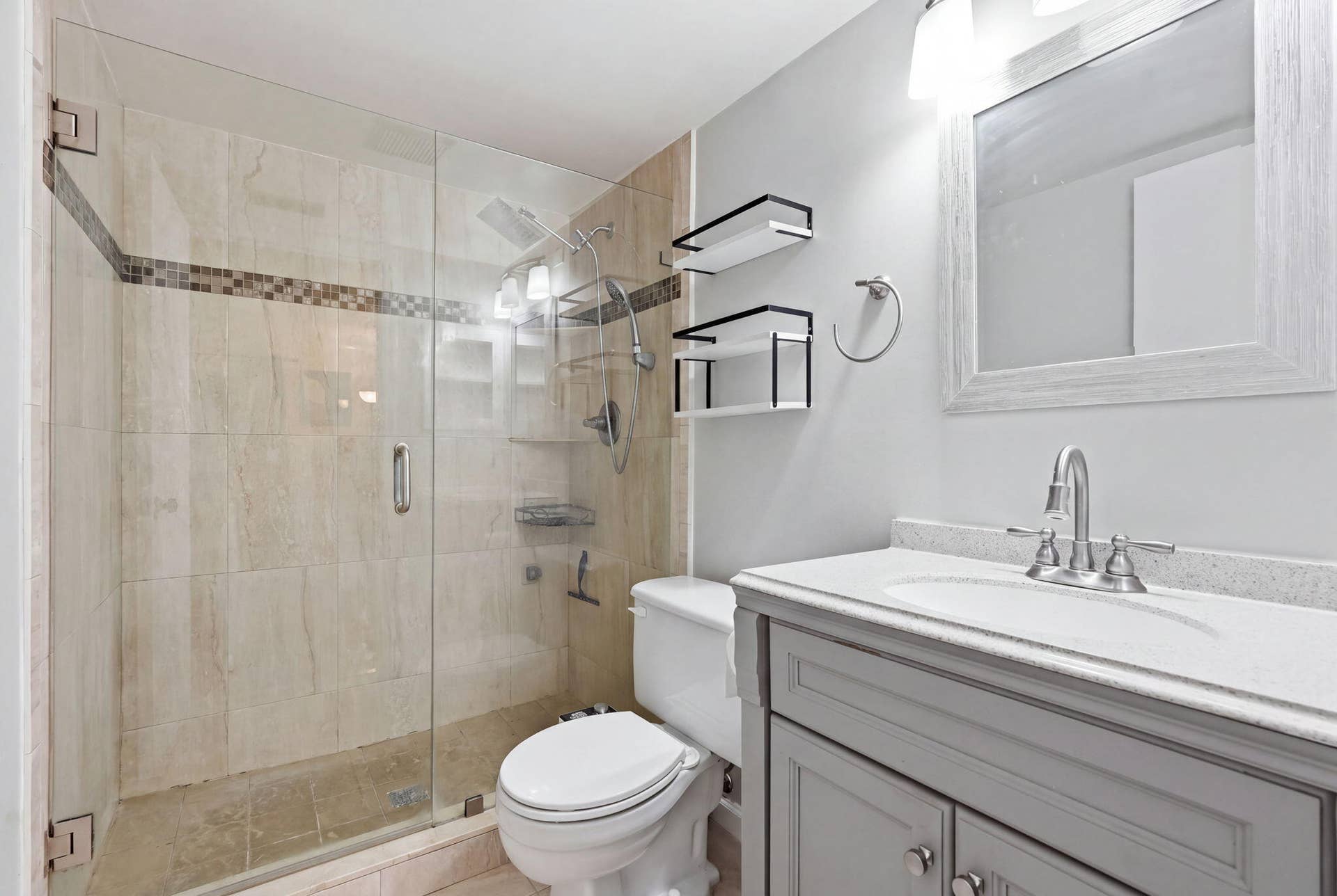 6-web-or-mls-1104_Green_Pine_Boulevard_U