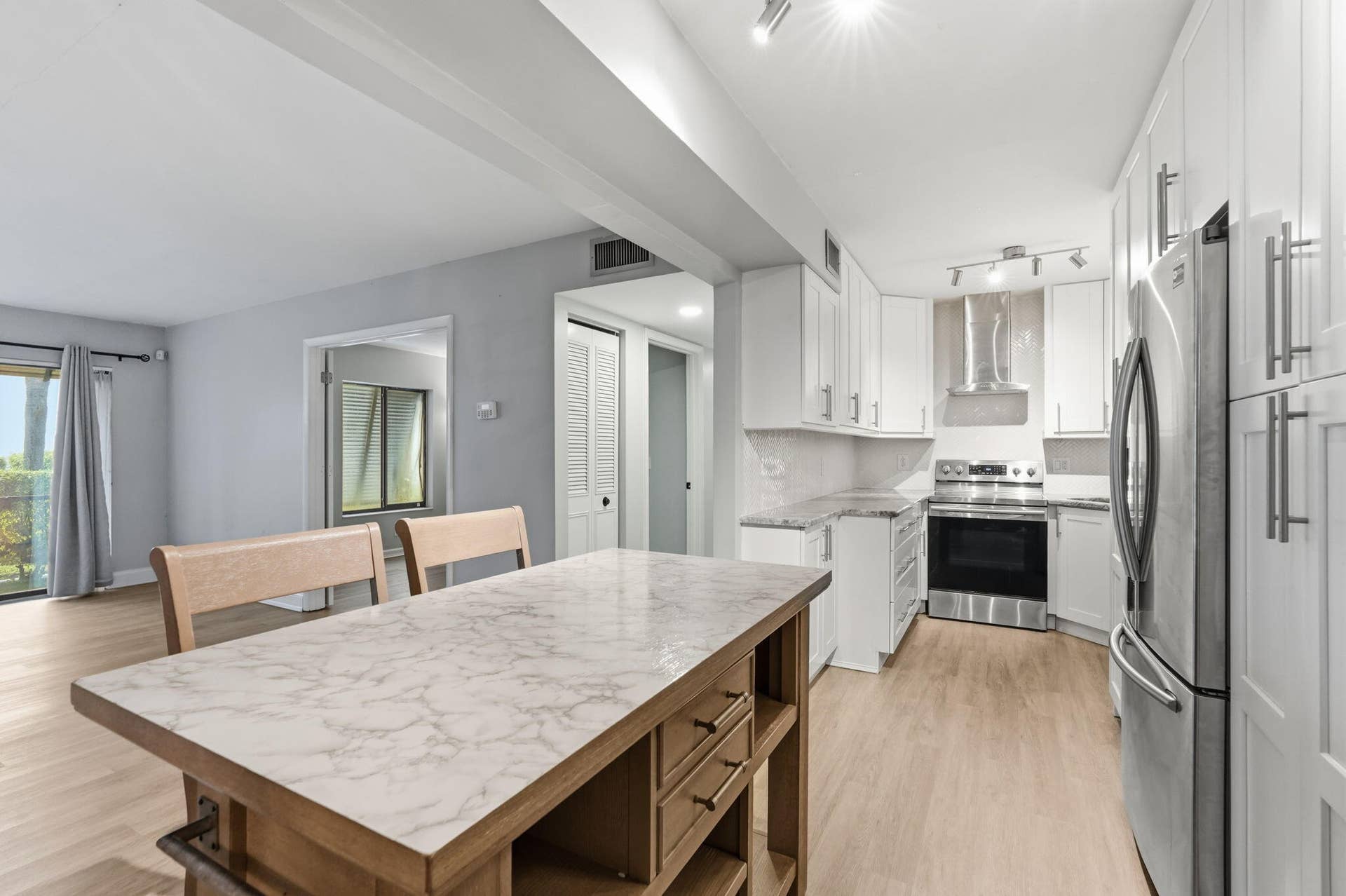 23-web-or-mls-1104_Green_Pine_Boulevard_