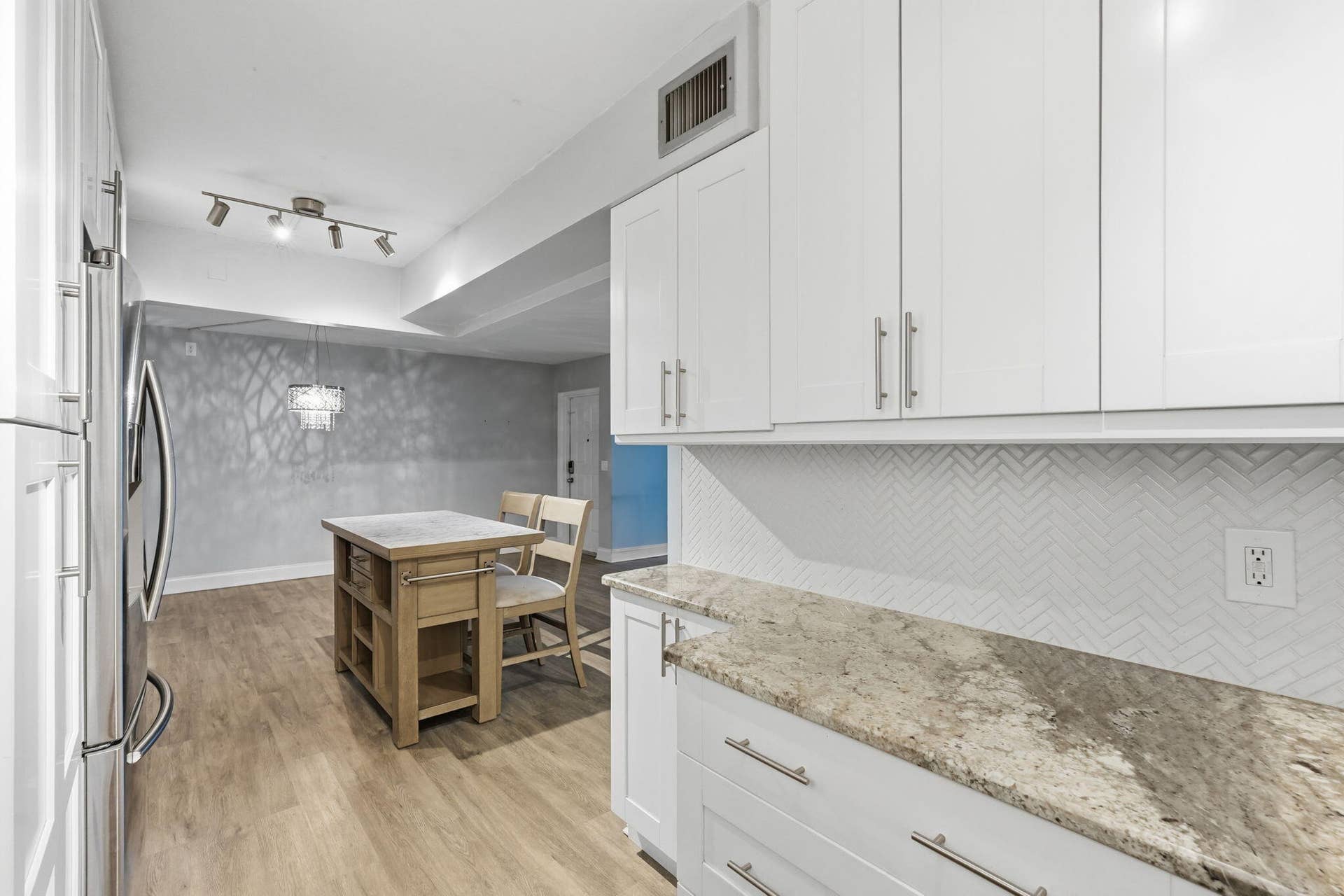 21-web-or-mls-1104_Green_Pine_Boulevard_