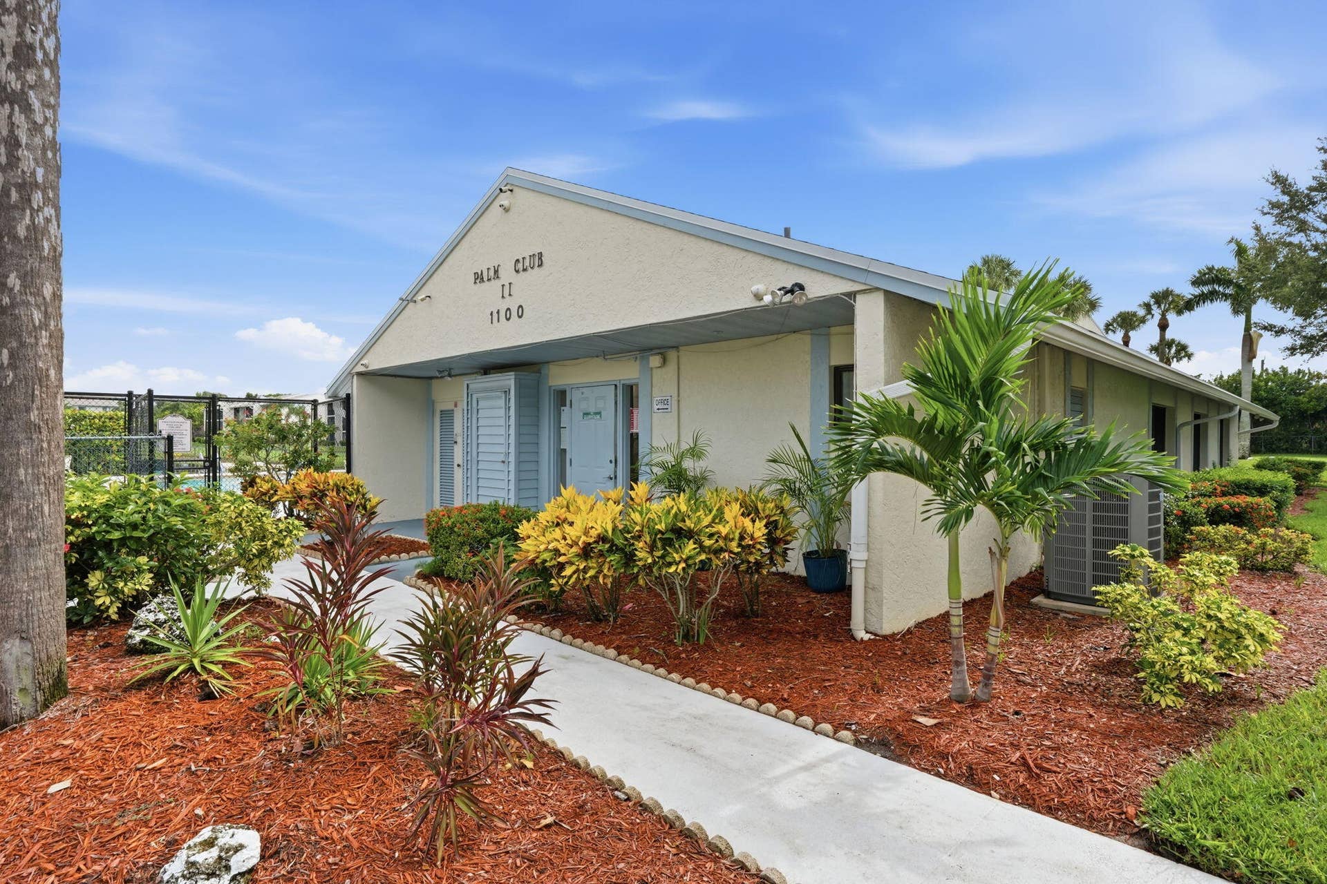 41-web-or-mls-1104_Green_Pine_Boulevard_