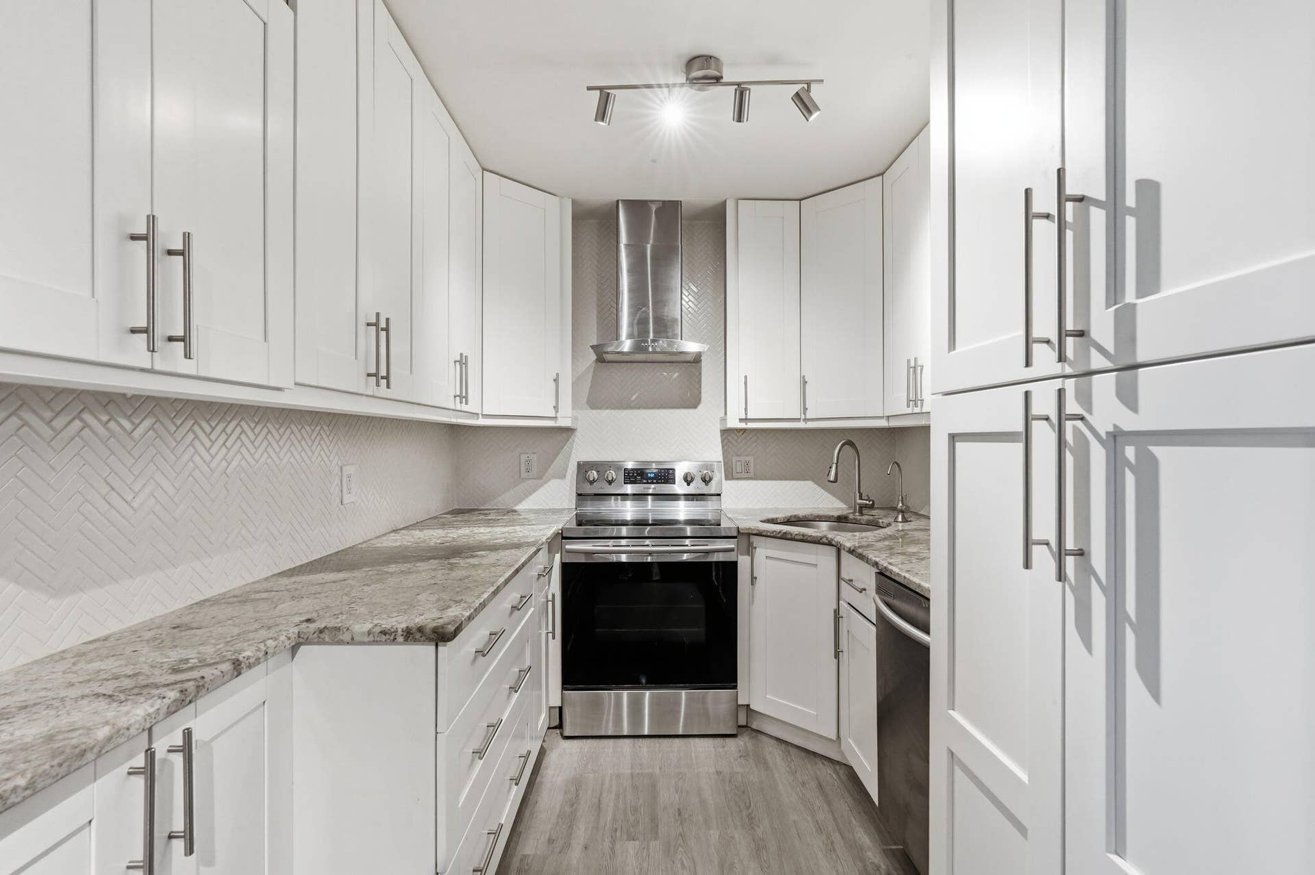 22-web-or-mls-1104_Green_Pine_Boulevard_
