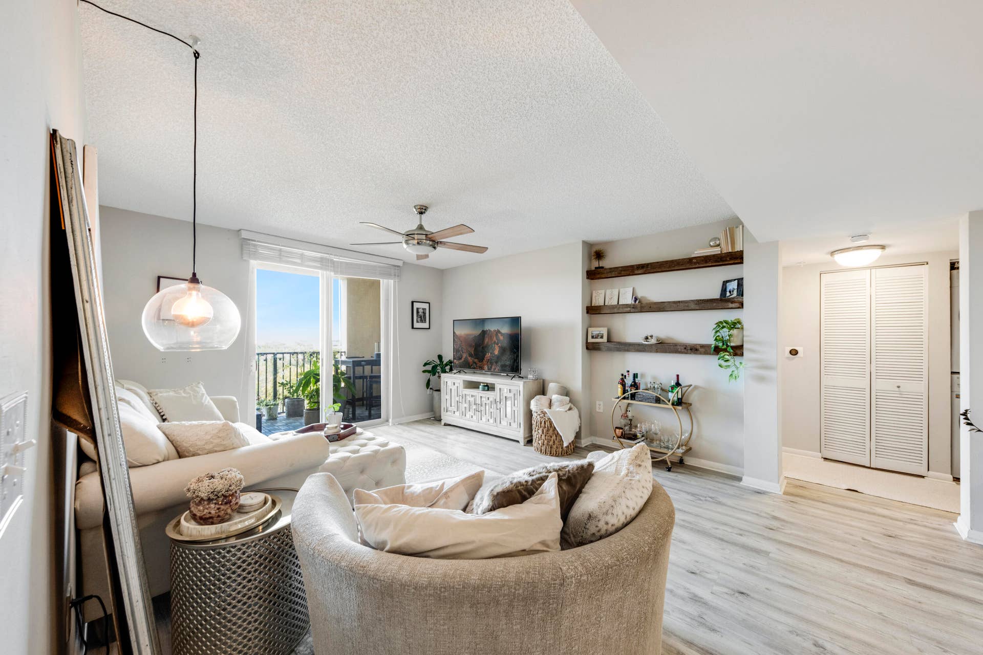 520 SE 5TH Avenue, #1609, Fort Lauderdale, FL 33301 Living room