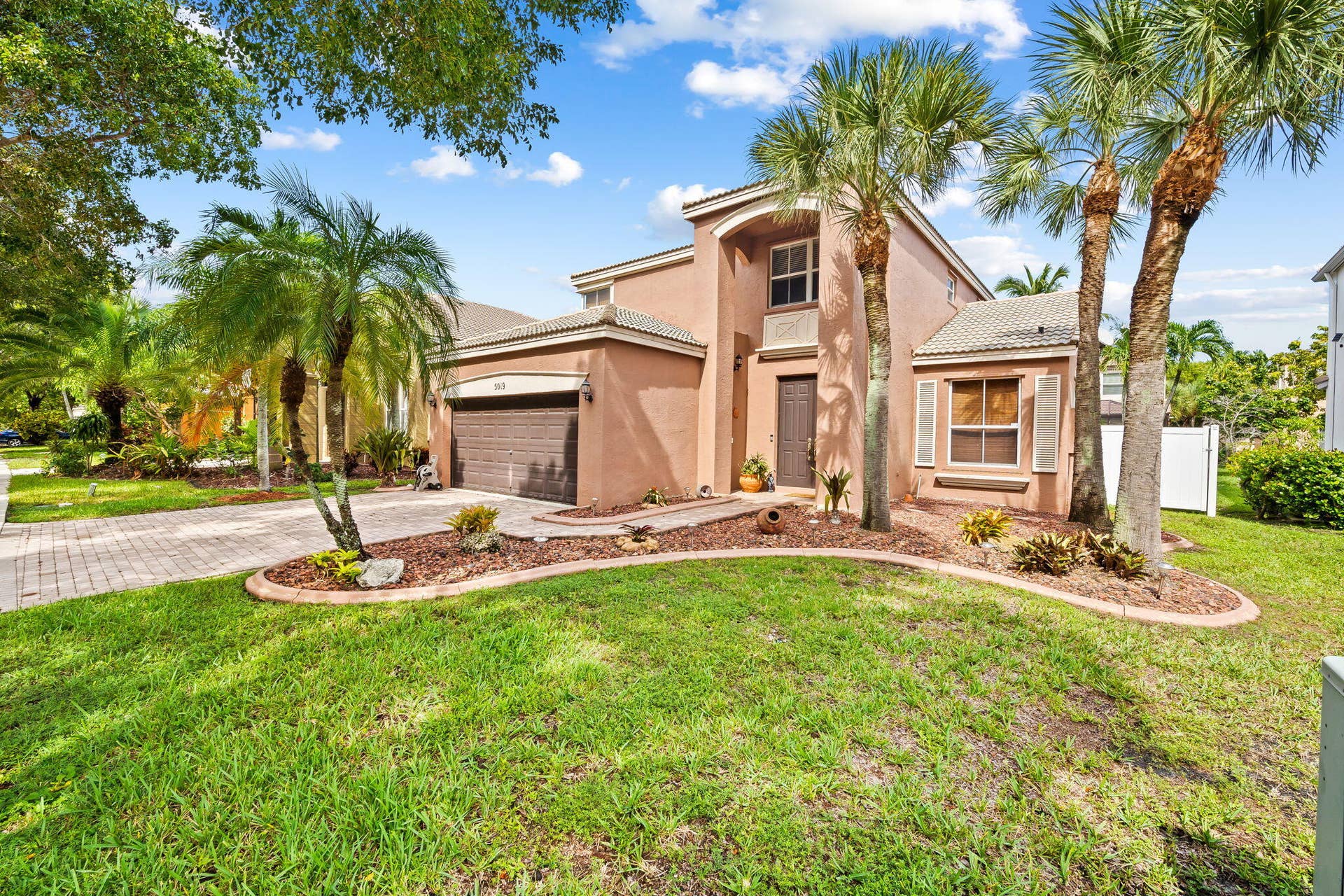5019 SW 164th Avenue, Miramar, FL 33027 Side View of home