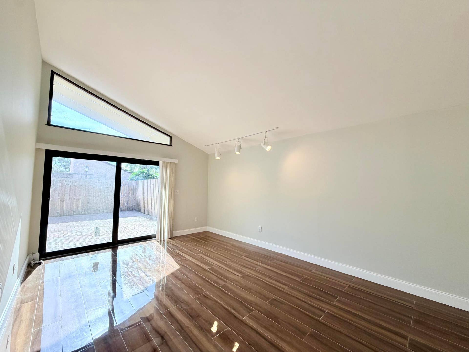 1720 NW 73rd Avenue, Plantation, FL 33313 IMG_7657