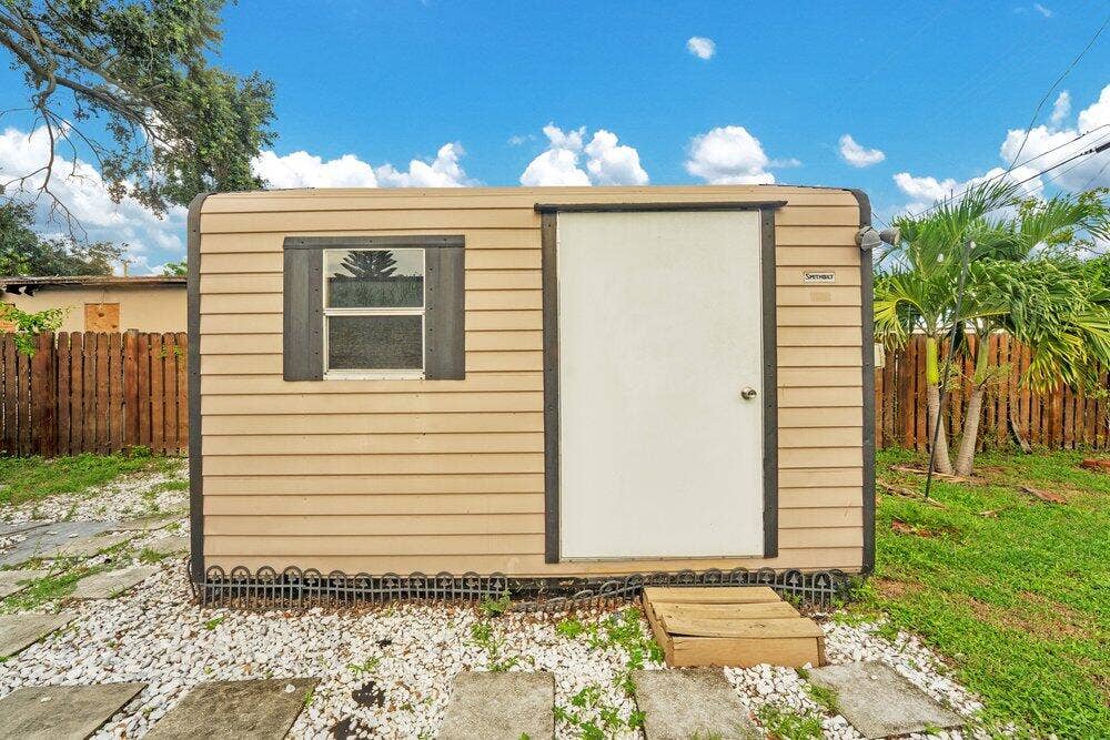 2220 HOPE Street, Hollywood, FL 33020 Storage/Washer/Dryer
