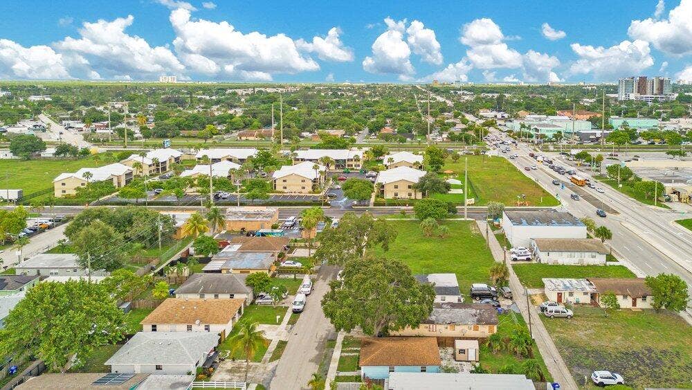 2220 HOPE Street, Hollywood, FL 33020 022_trevisuality_2220_hope_st-22_512
