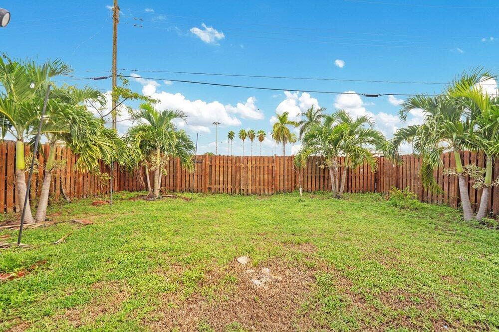 2220 HOPE Street, Hollywood, FL 33020 Large Backyard