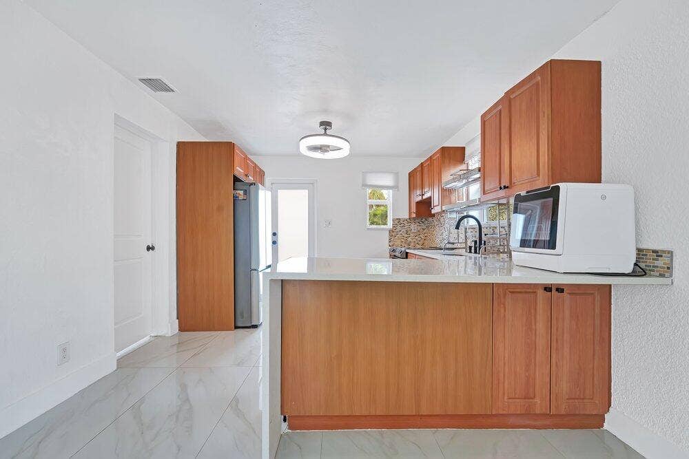 2220 HOPE Street, Hollywood, FL 33020 005_trevisuality_2220_hope_st-5_585