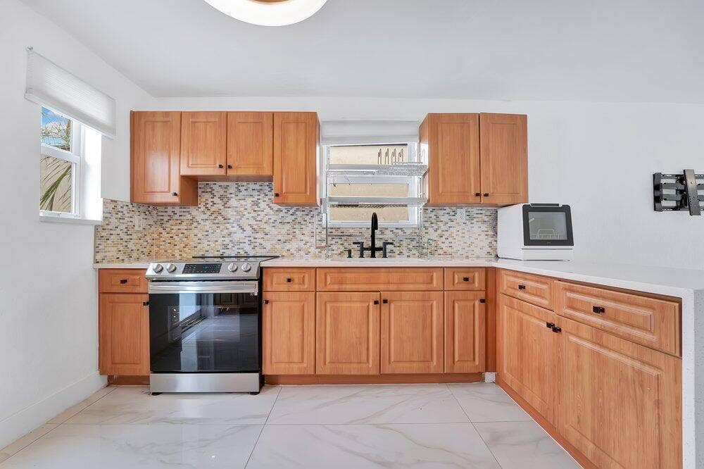 2220 HOPE Street, Hollywood, FL 33020 Kitchen