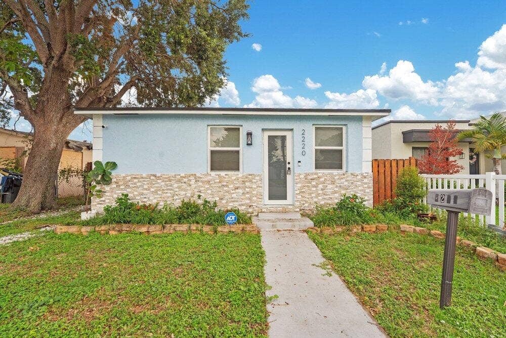 2220 HOPE Street, Hollywood, FL 33020 Front View