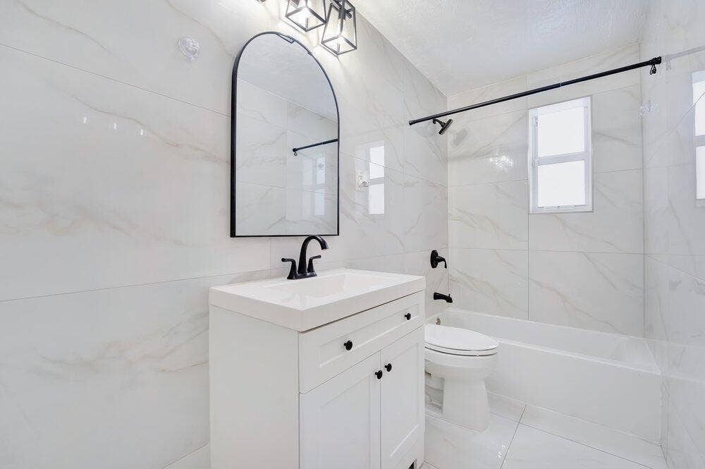2220 HOPE Street, Hollywood, FL 33020 Bathroom