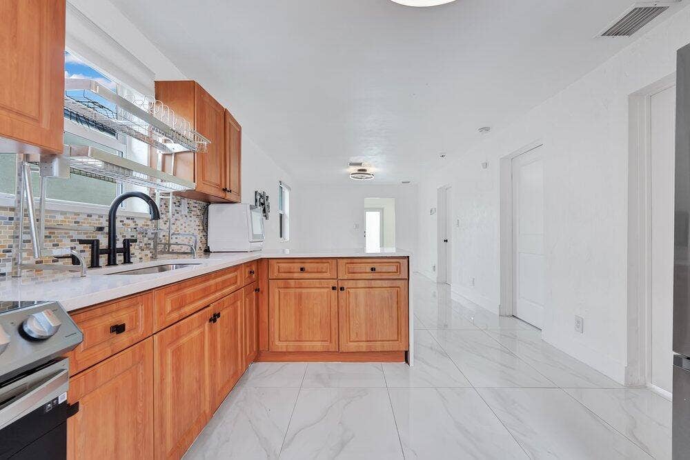 2220 HOPE Street, Hollywood, FL 33020 Kitchen