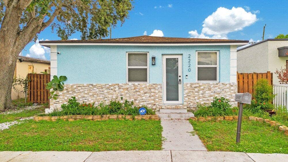 2220 HOPE Street, Hollywood, FL 33020 Front View