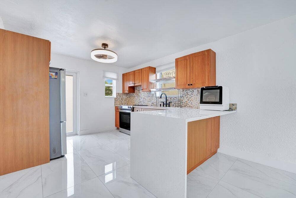 2220 HOPE Street, Hollywood, FL 33020 006_trevisuality_2220_hope_st-6_169