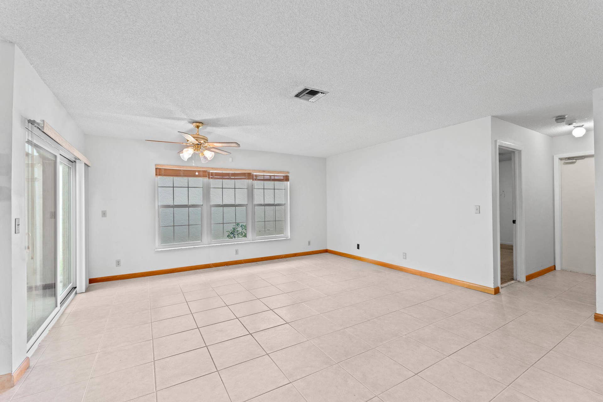 11-web-or-mls-A7407563