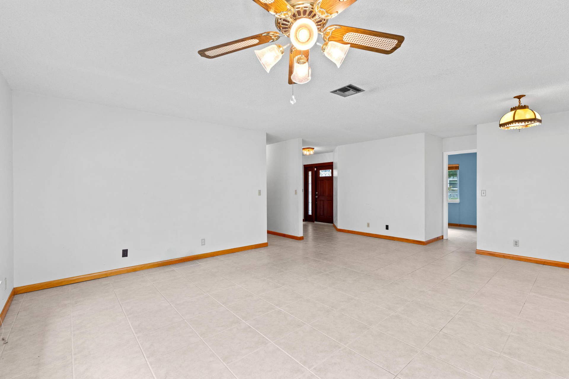 8-web-or-mls-A7407590