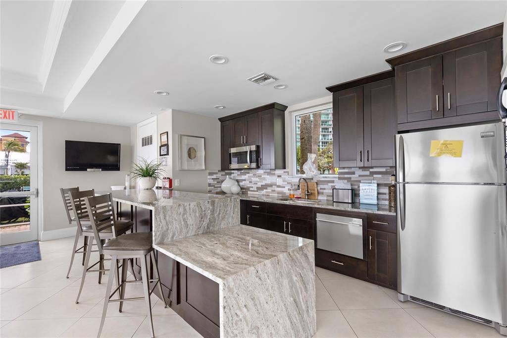 333 NE 21ST Avenue, #520, Deerfield Beach, Deerfield Beach, FL 33441 tiara east clubhouse kitchen picture