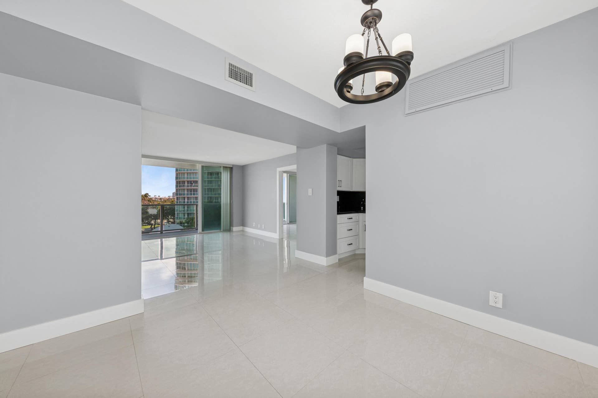 333 NE 21ST Avenue, #520, Deerfield Beach, Deerfield Beach, FL 33441 520 dining room