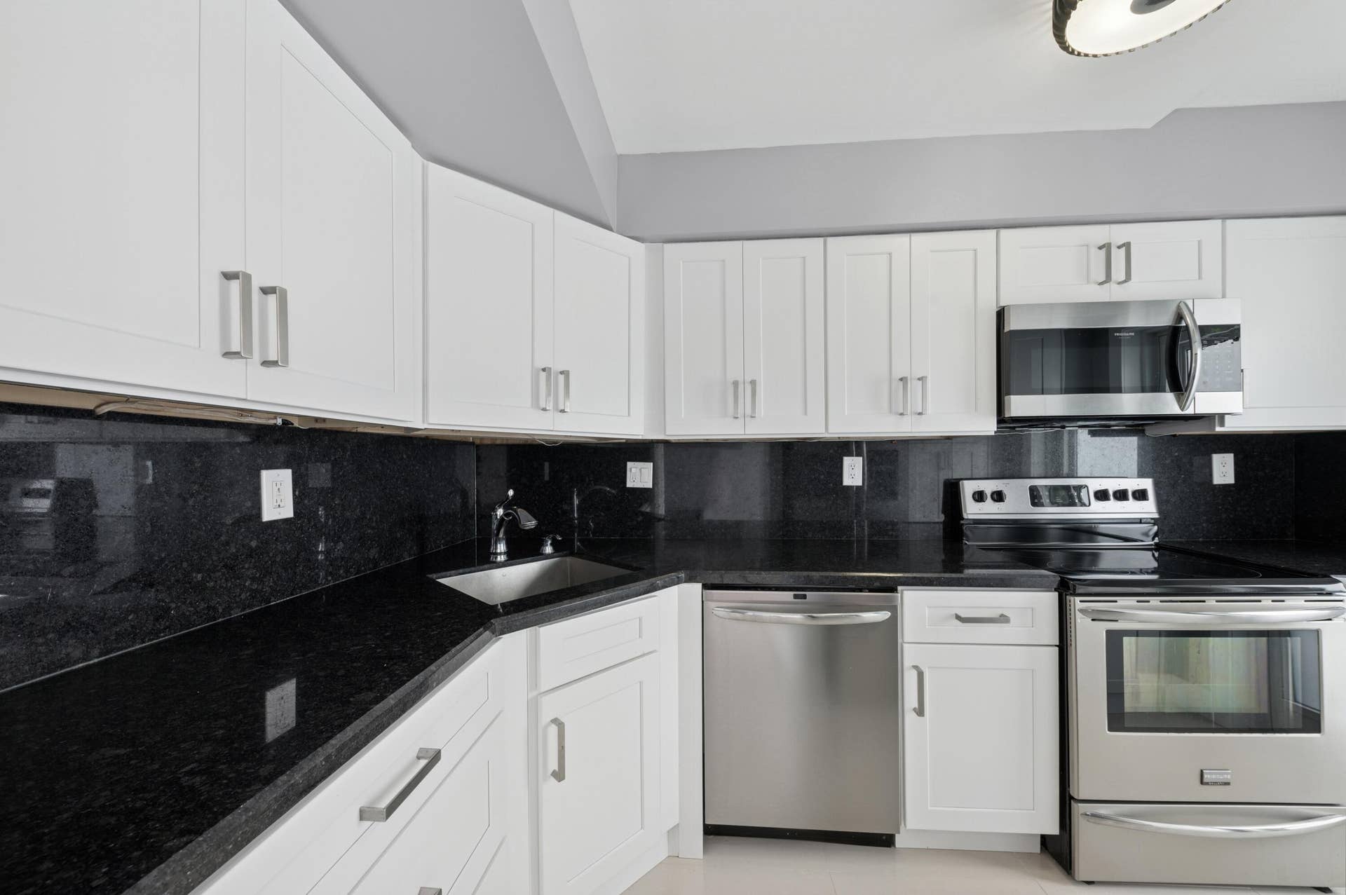 333 NE 21ST Avenue, #520, Deerfield Beach, Deerfield Beach, FL 33441 520 kitchen 2