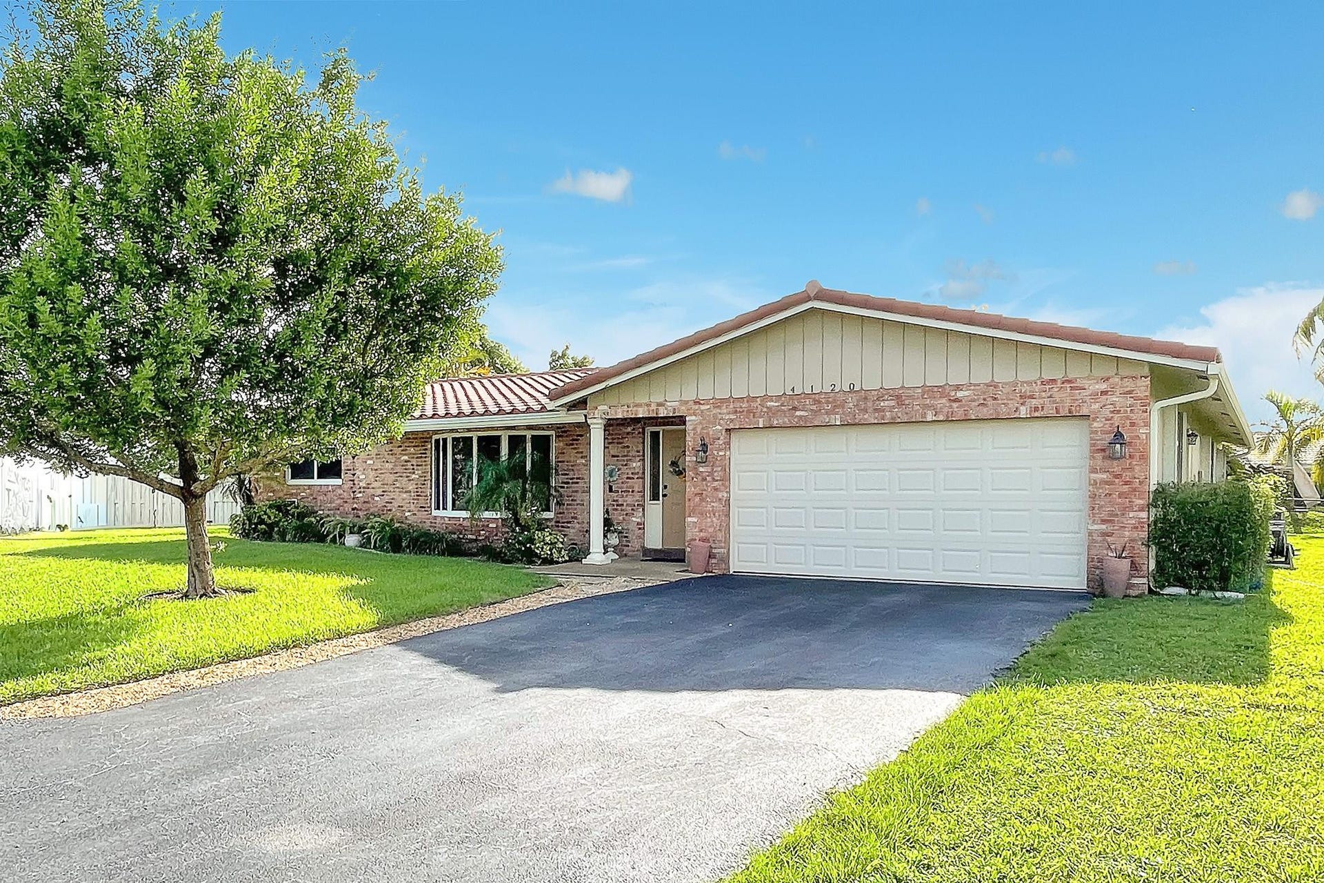 4120 NW 106TH Avenue, Coral Springs, FL 33065 Photo 2