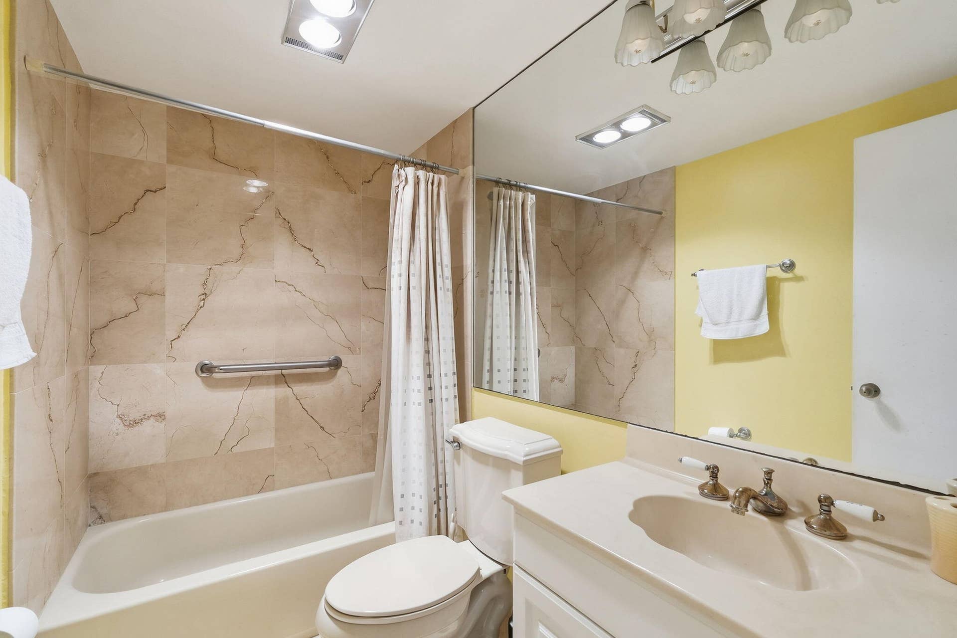 7-web-or-mls-4117_Bougainvilla_Dr_Apt_50