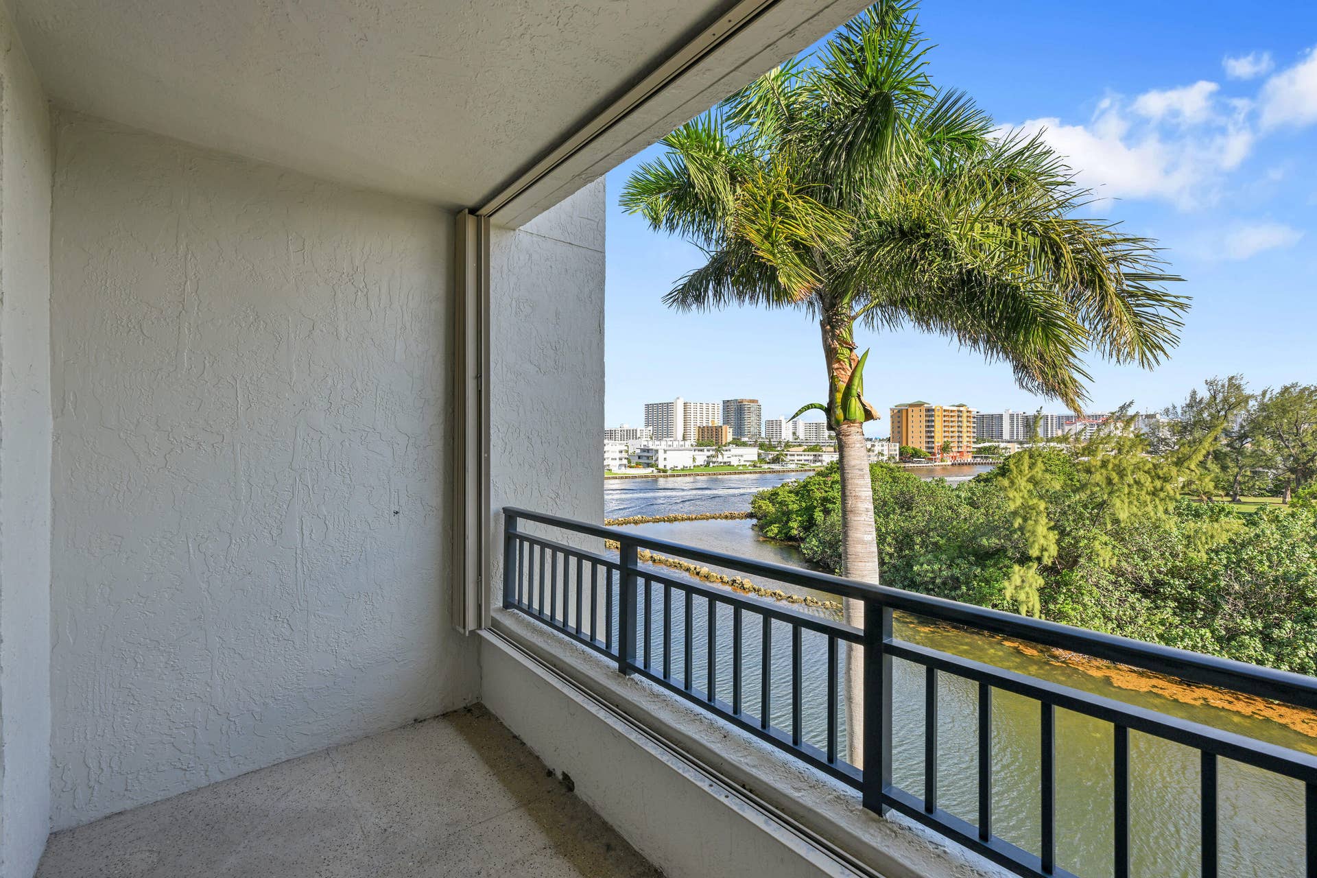 2880 NE 14th Street Causeway, #413, Pompano Beach, FL 33062 SECOND TERRACE