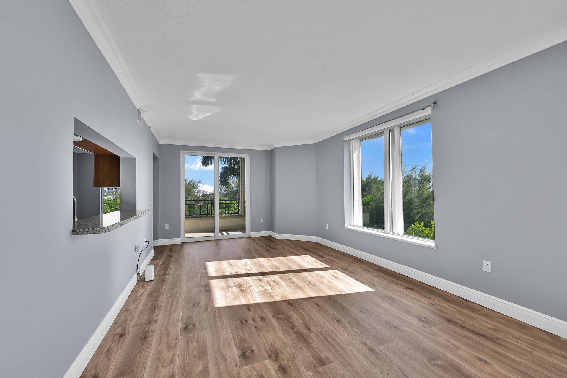 2880 NE 14th Street Causeway, #413, Pompano Beach, FL 33062 LIVING ROOM