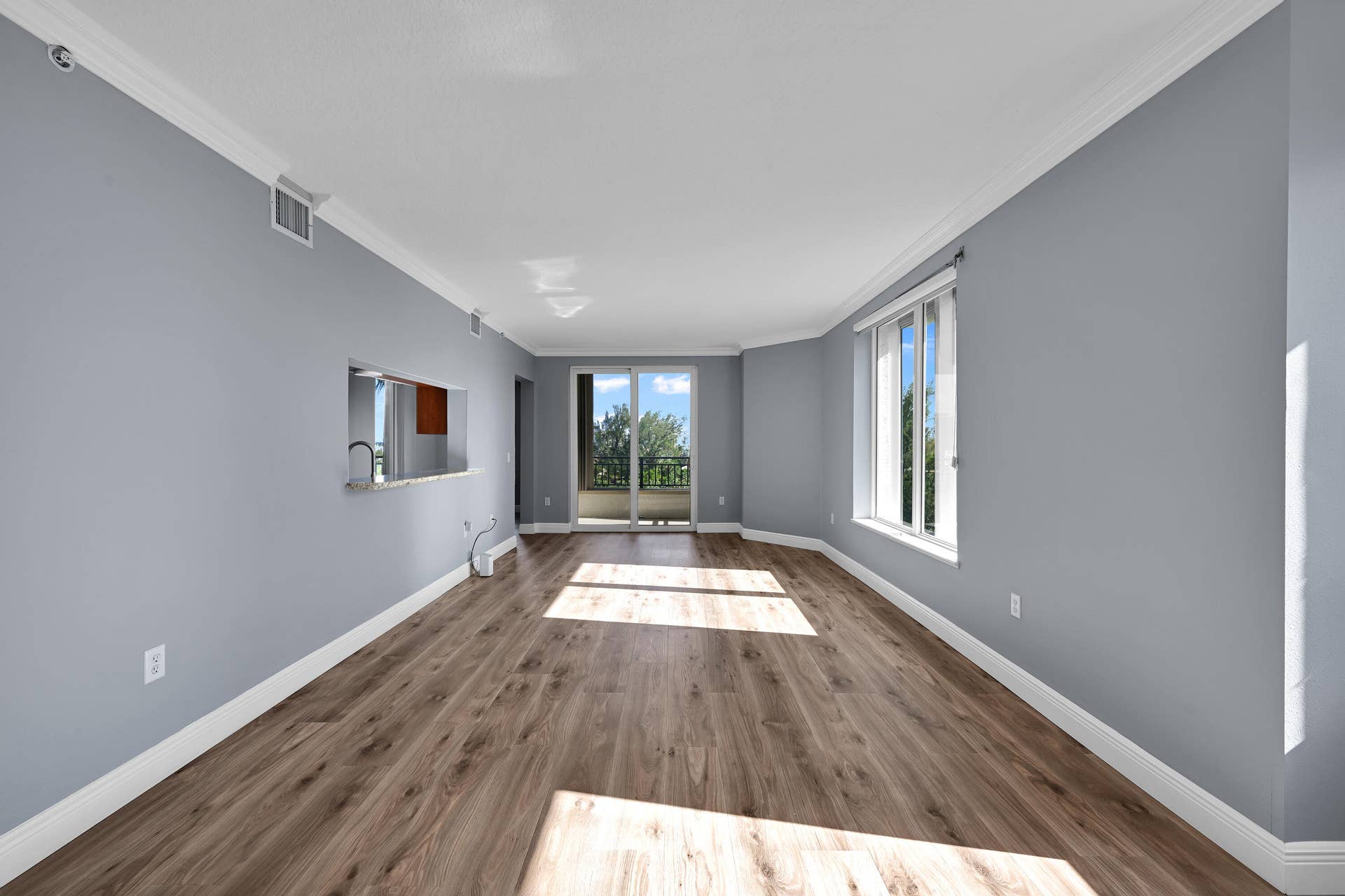 2880 NE 14th Street Causeway, #413, Pompano Beach, FL 33062 LIVING ROOM
