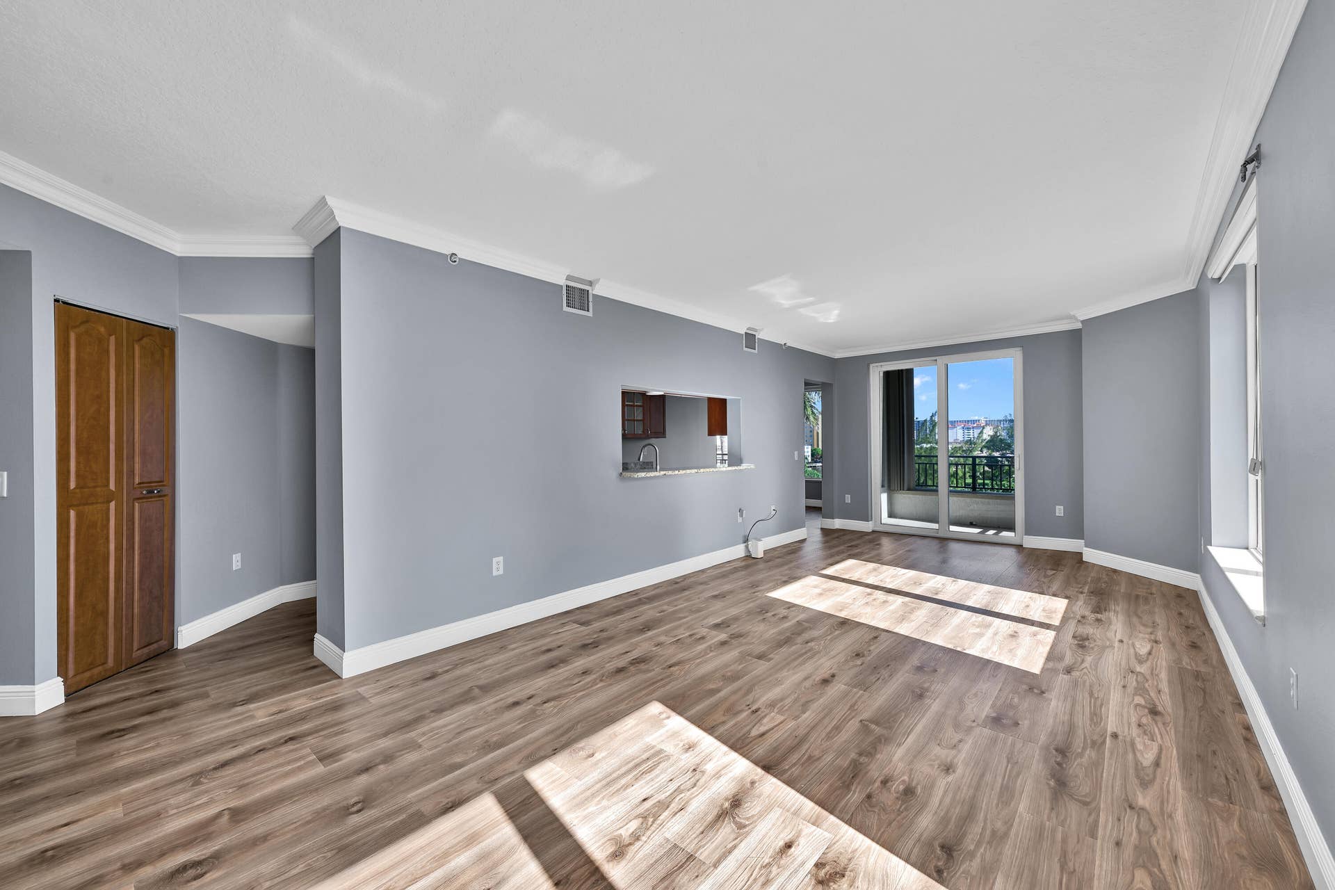 2880 NE 14th Street Causeway, #413, Pompano Beach, FL 33062 LIVING ROOM