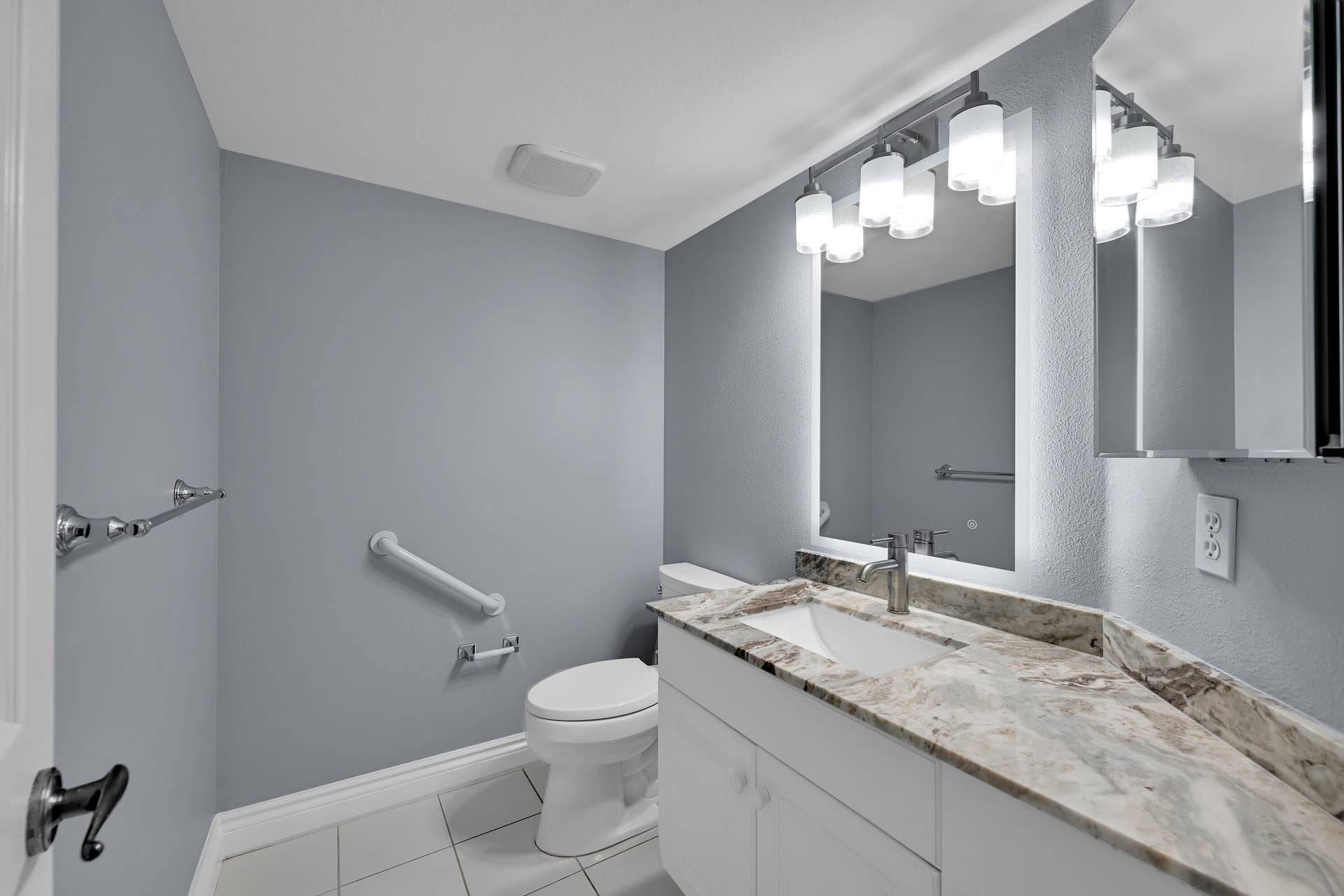 2880 NE 14th Street Causeway, #413, Pompano Beach, FL 33062 POWDER ROOM