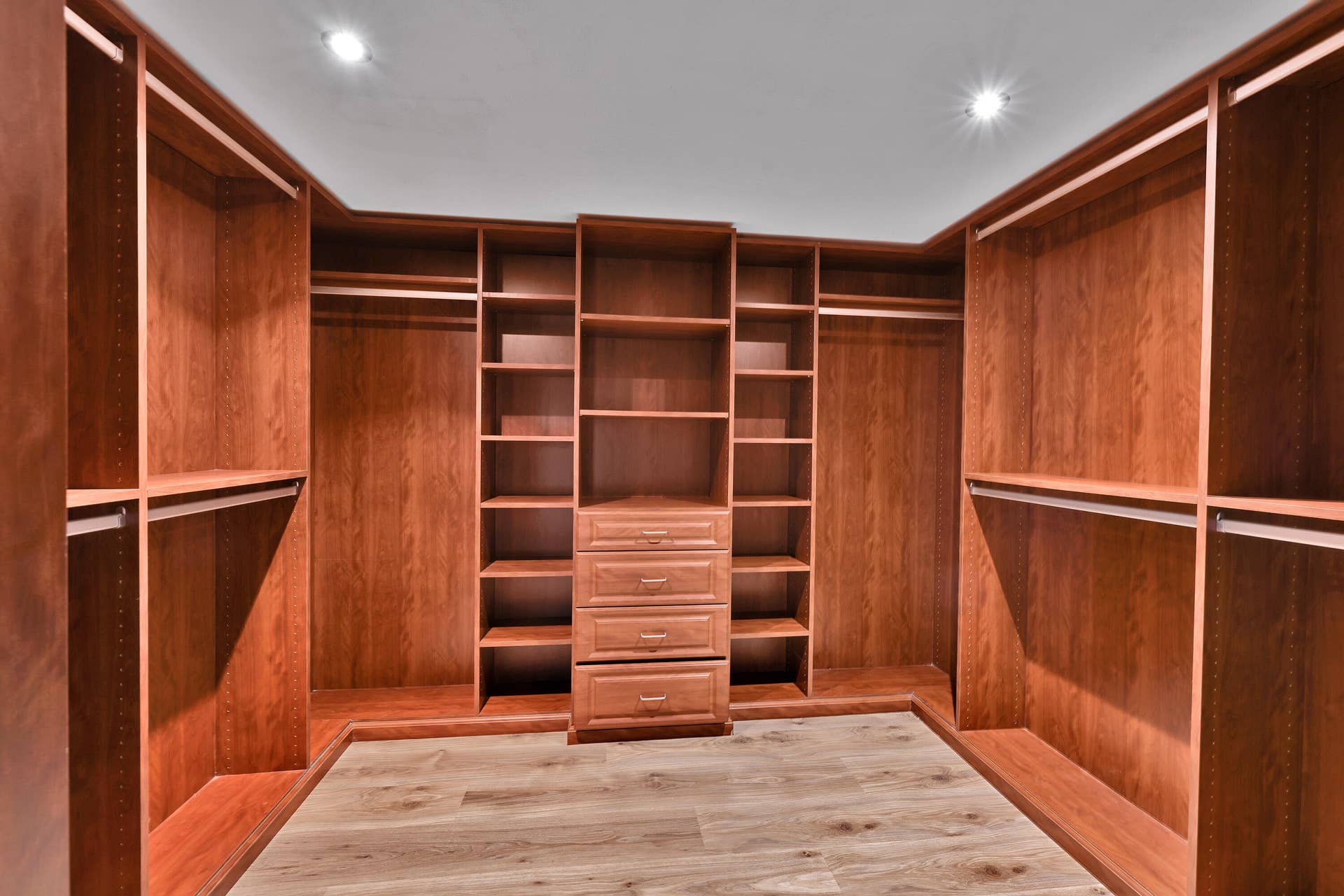 2880 NE 14th Street Causeway, #413, Pompano Beach, FL 33062 WALK IN CLOSET