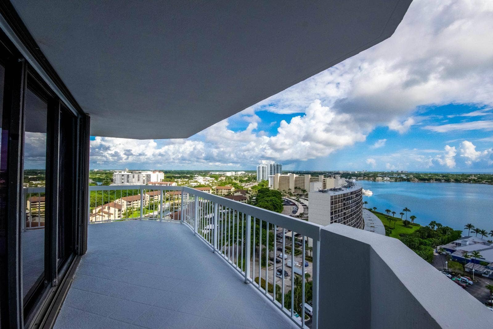 123 Lakeshore Drive, #1945, North Palm Beach, FL 33408 Intracoastal View