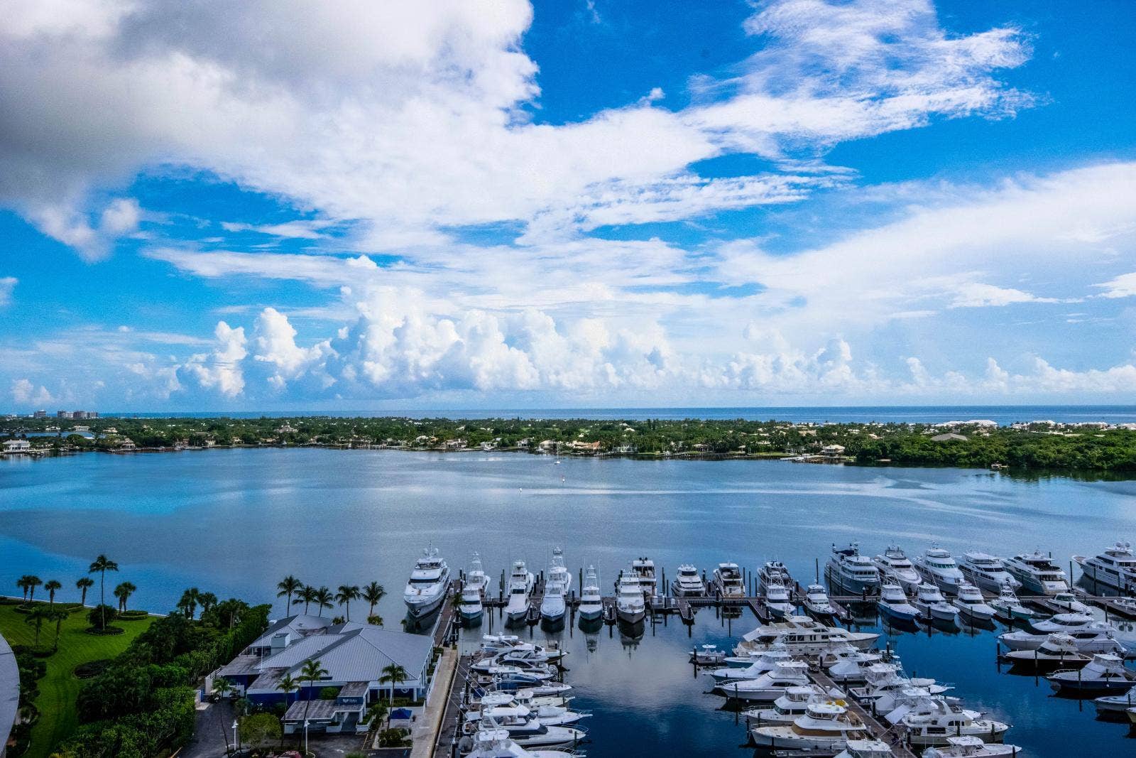 123 Lakeshore Drive, #1945, North Palm Beach, FL 33408 Wrap-around balcony
